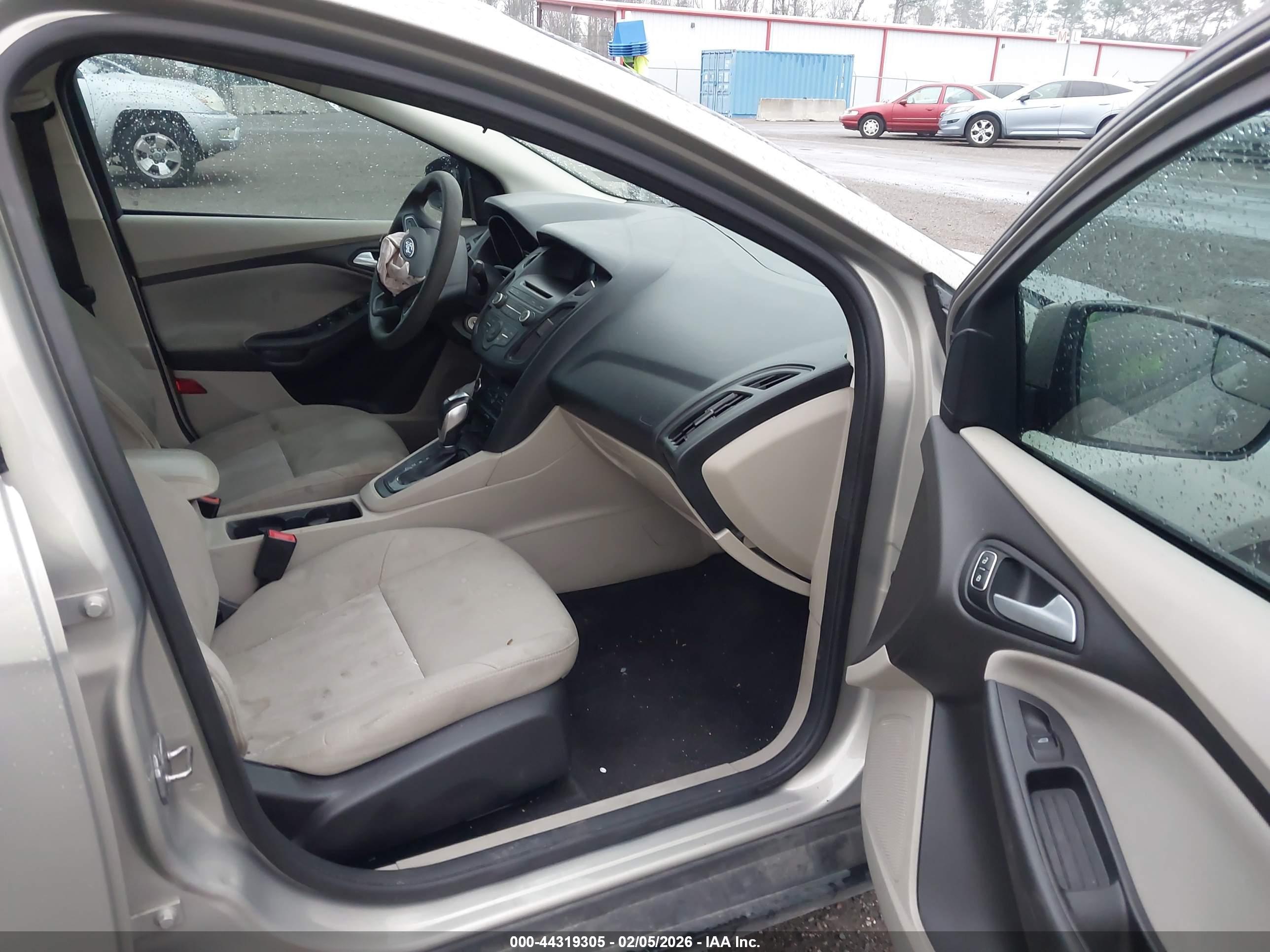 FORD FOCUS image 5