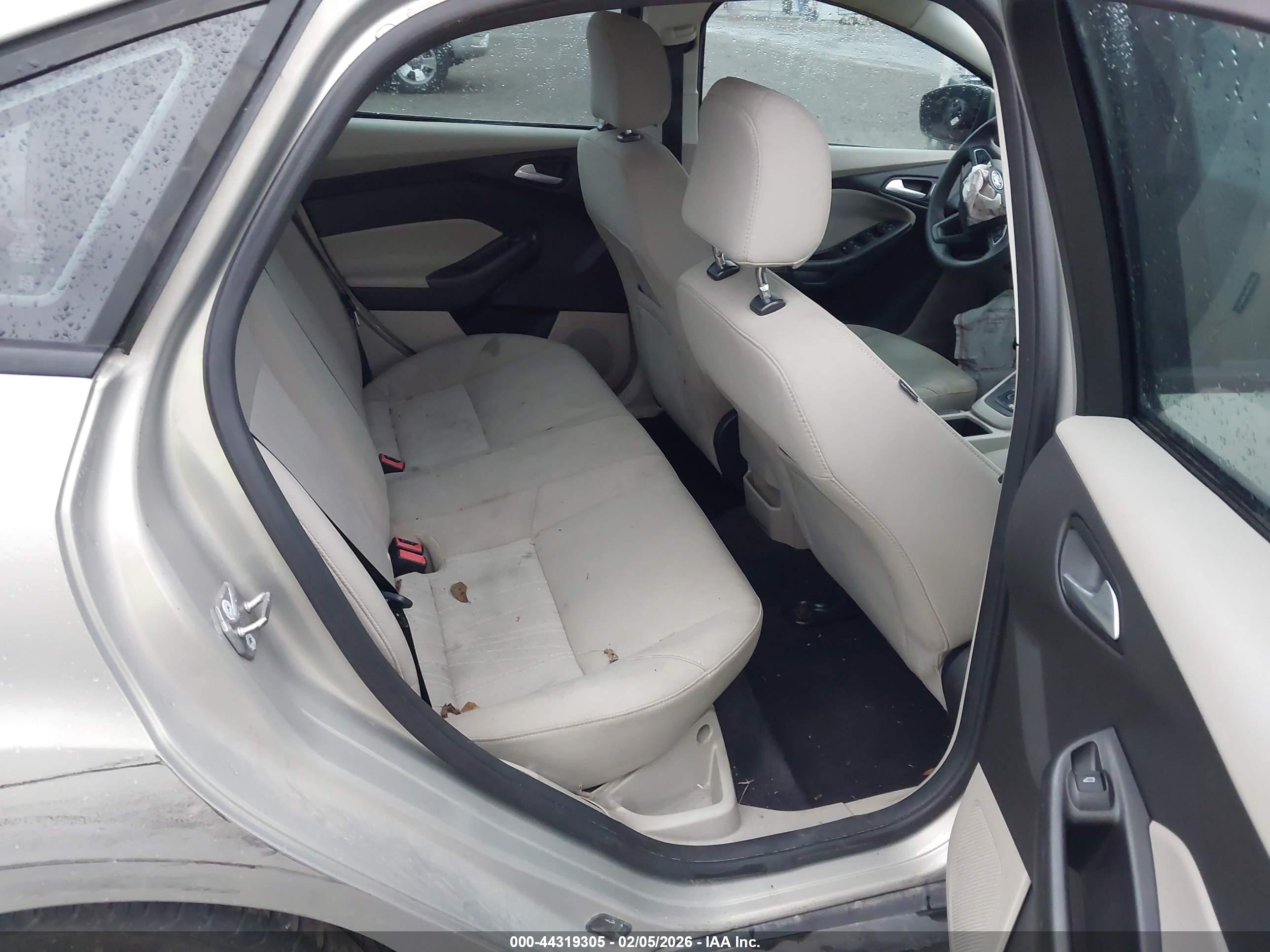 FORD FOCUS image 8