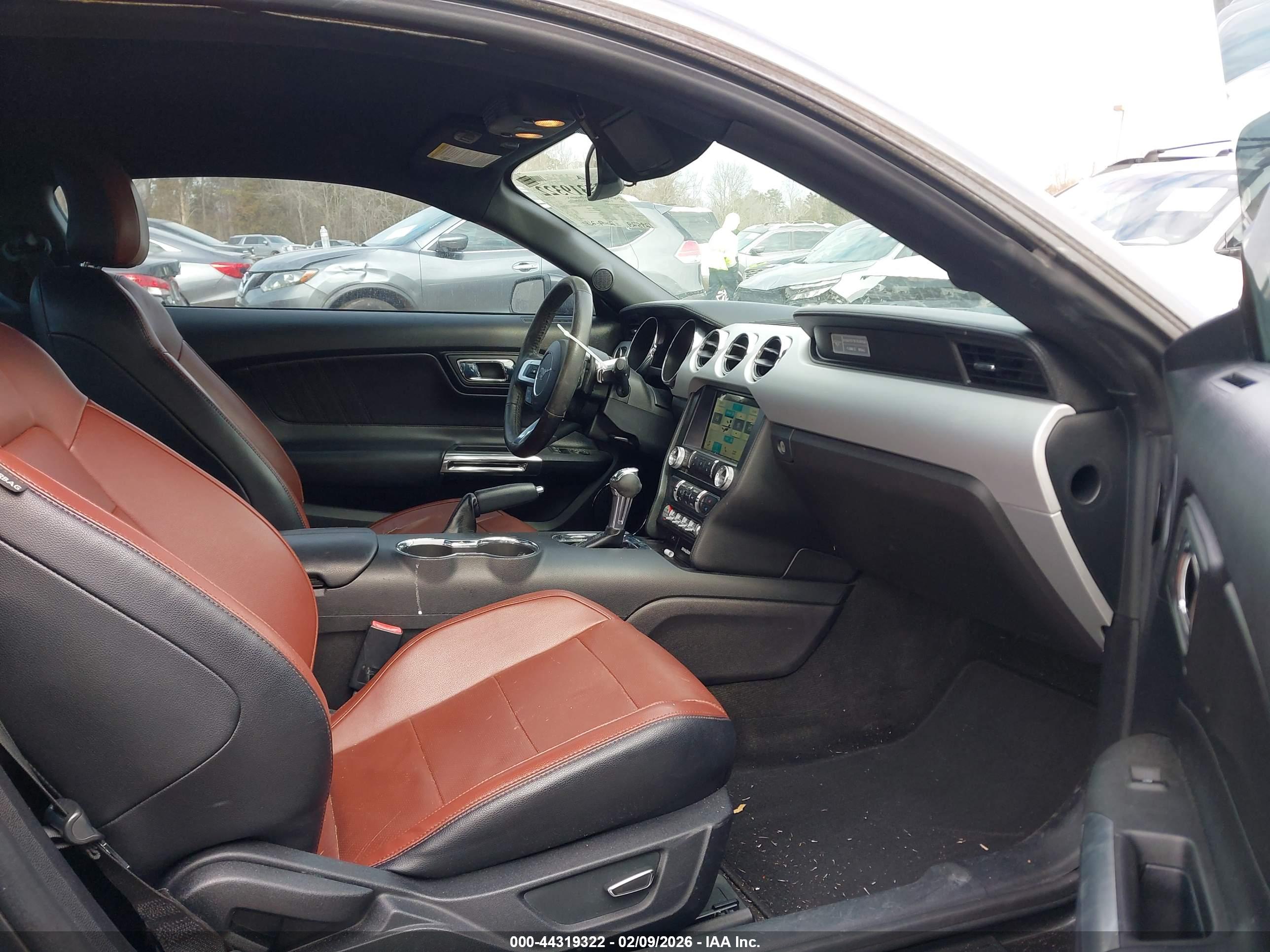 FORD MUSTANG image 5