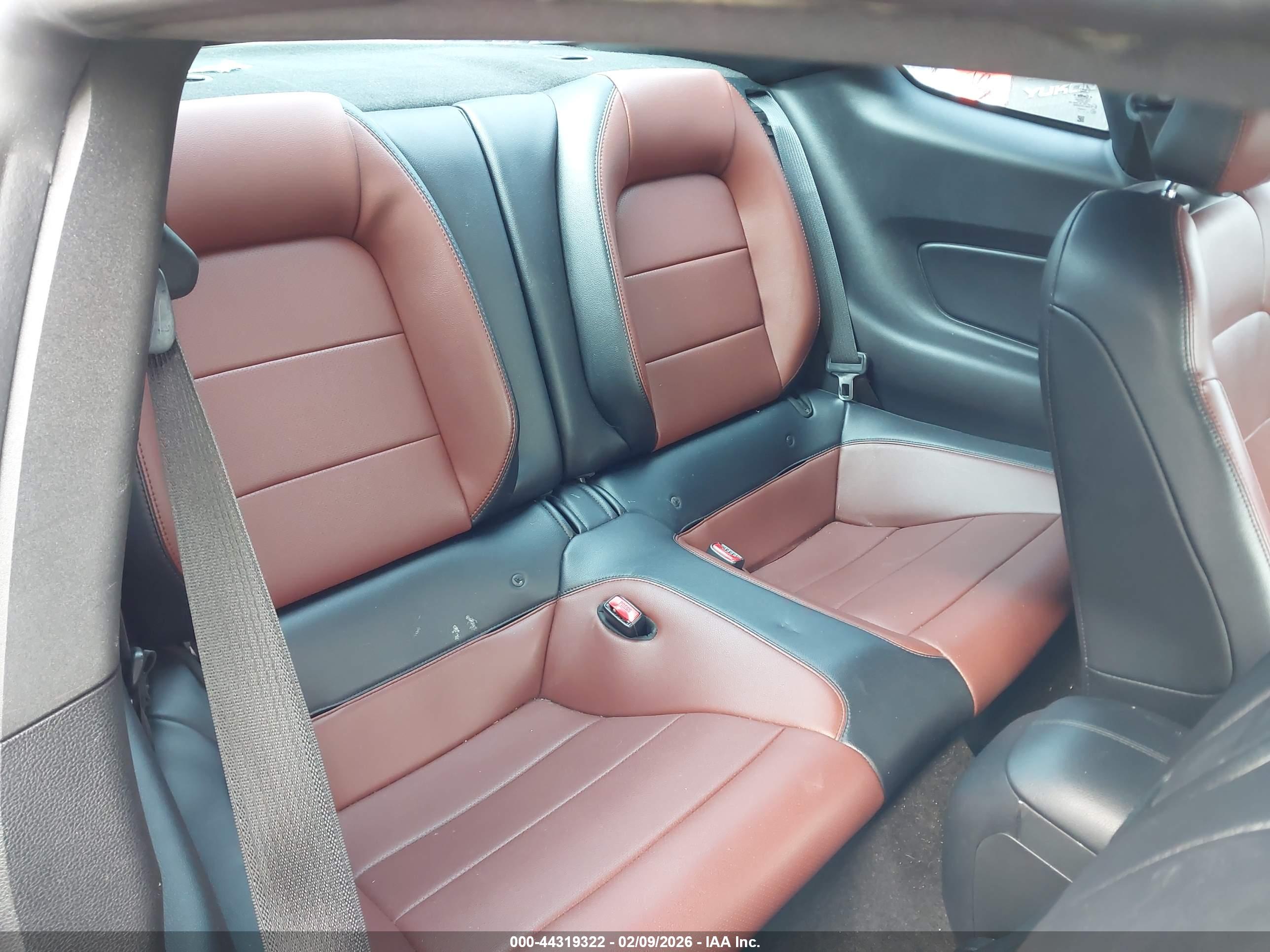 FORD MUSTANG image 8