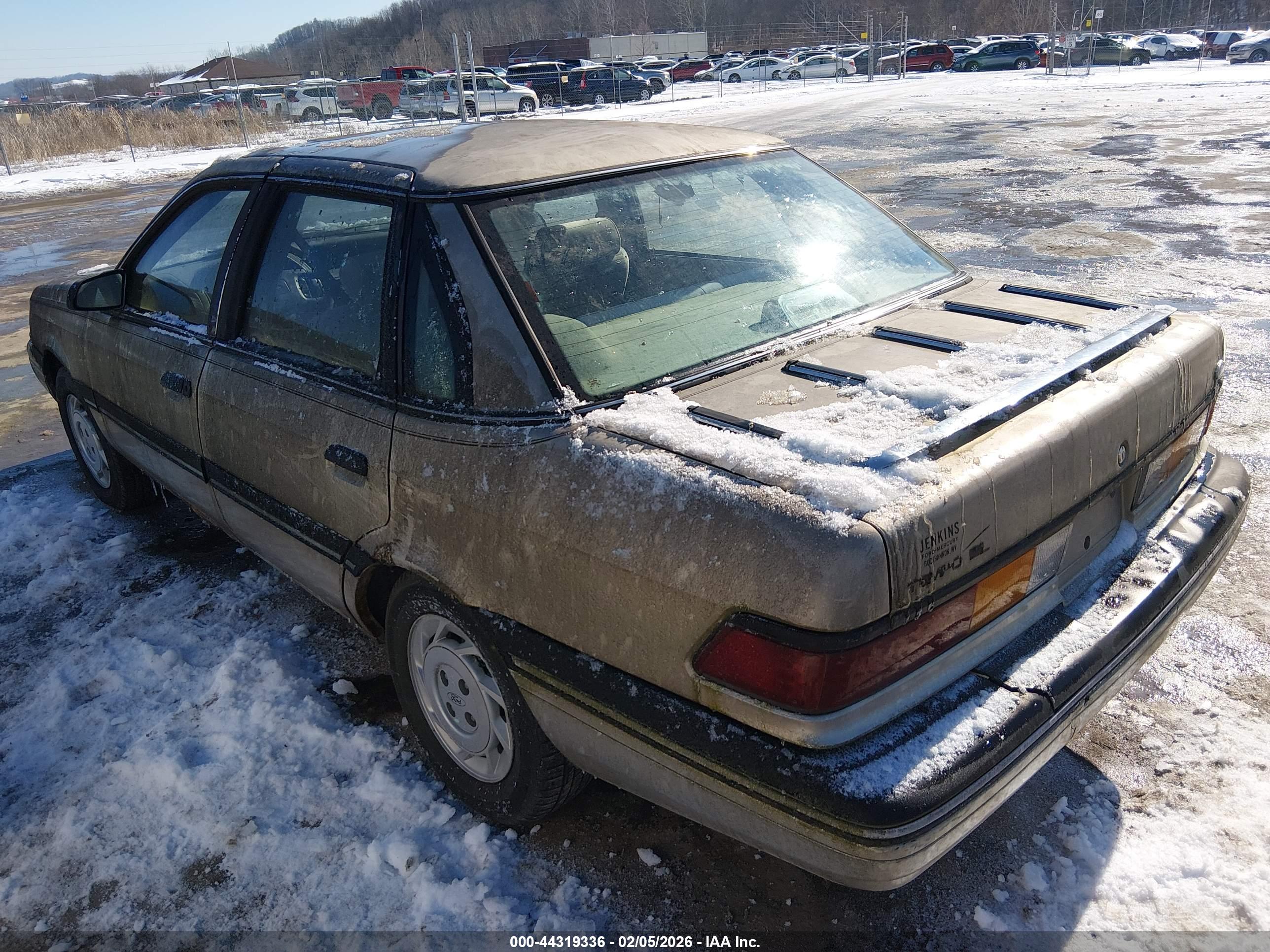 FORD TEMPO image 3