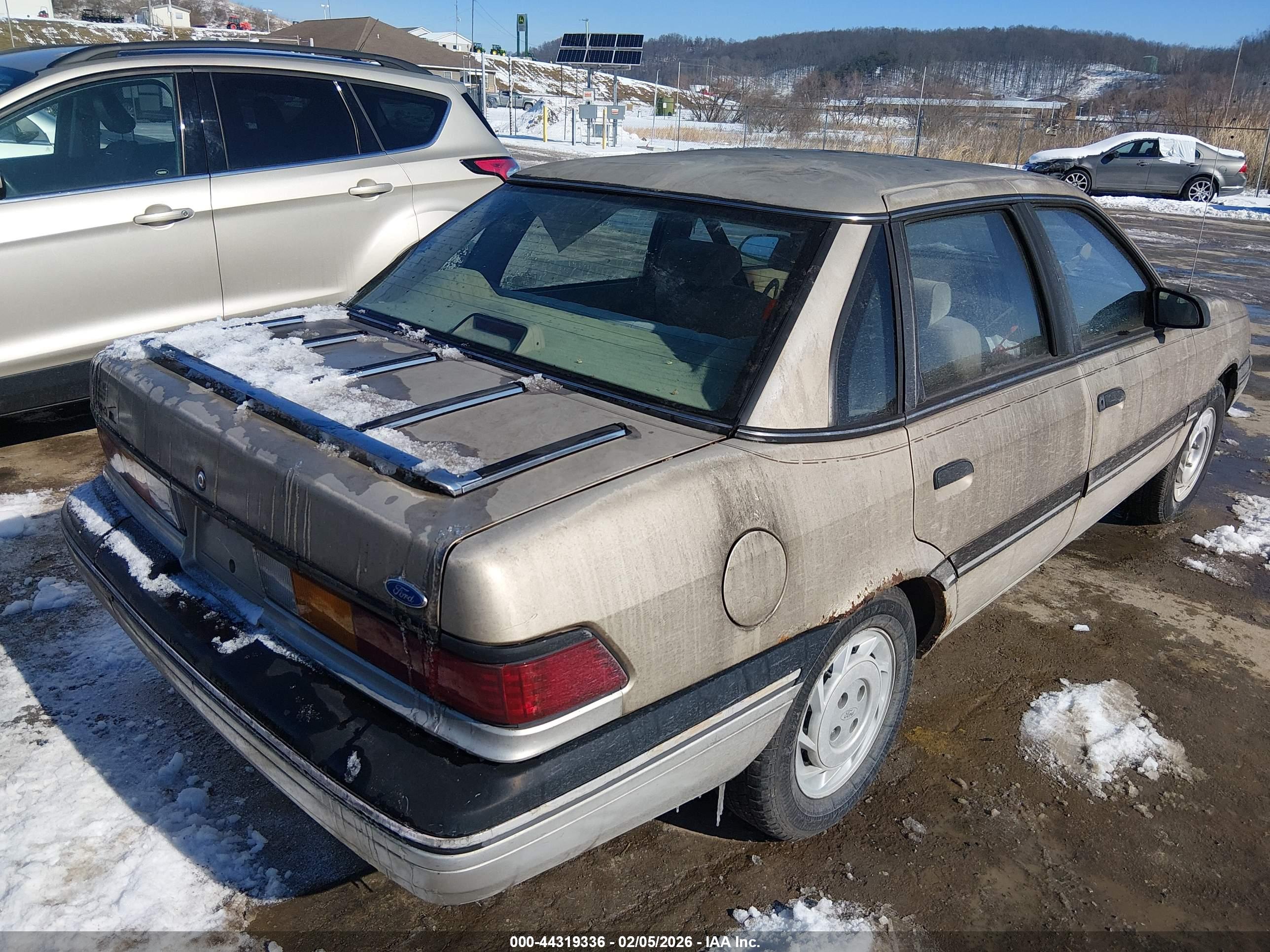 FORD TEMPO image 4