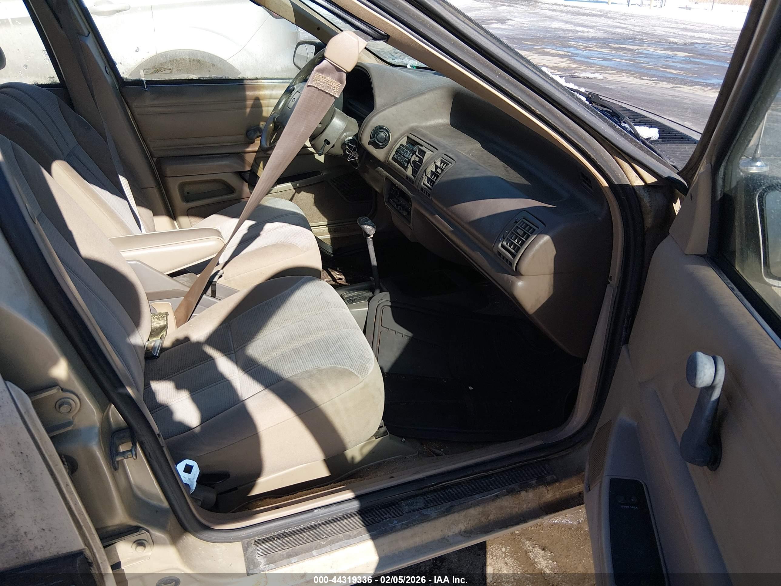 FORD TEMPO image 5