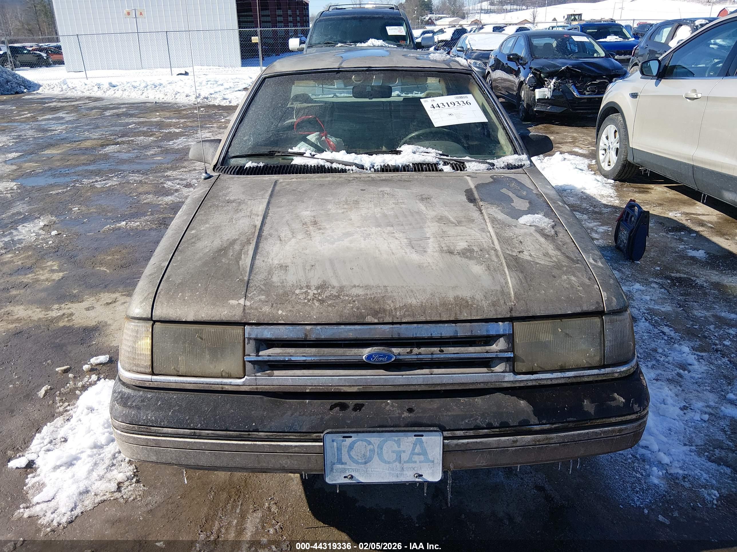 FORD TEMPO image 6