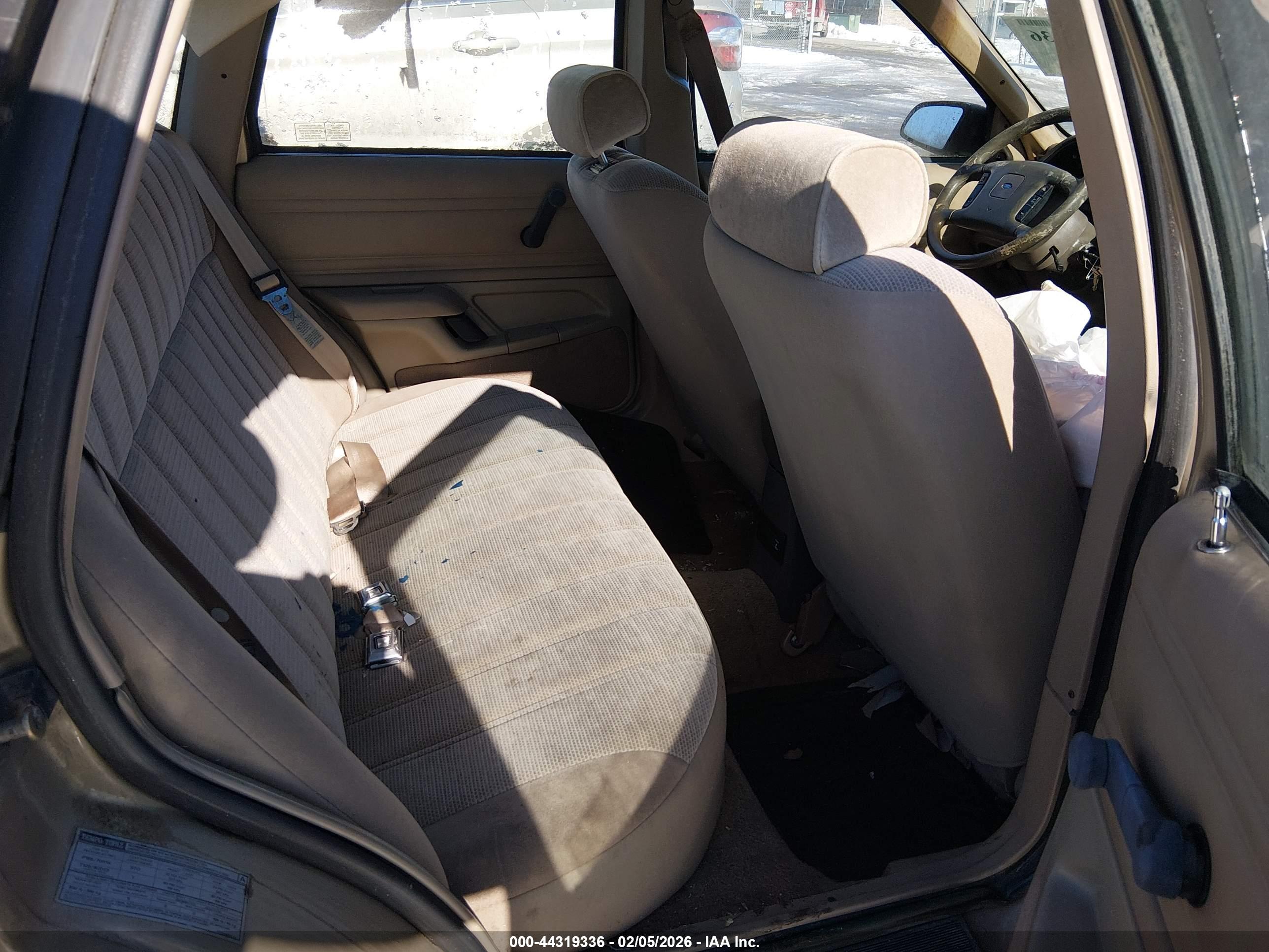 FORD TEMPO image 8