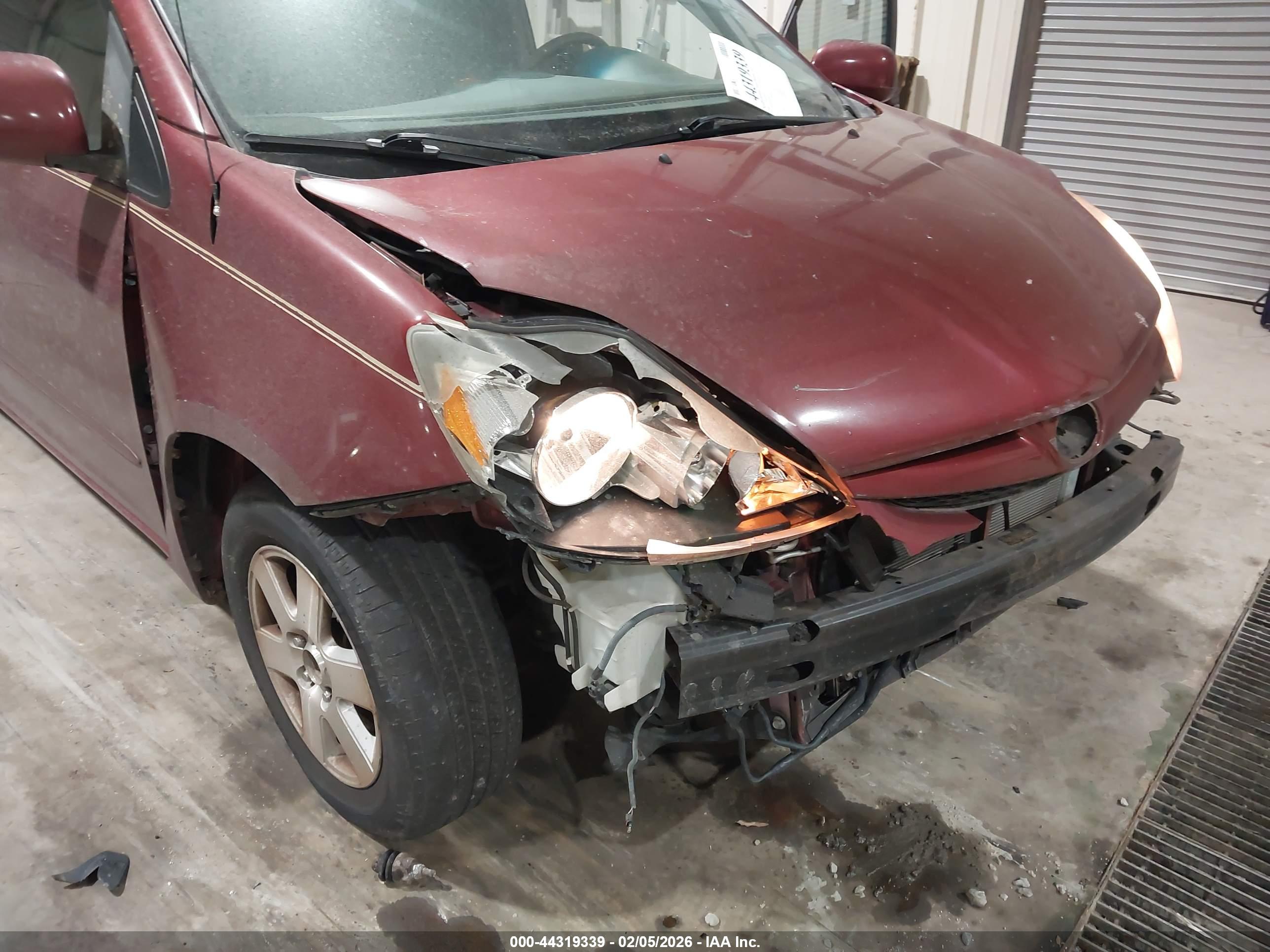 TOYOTA SIENNA image 6