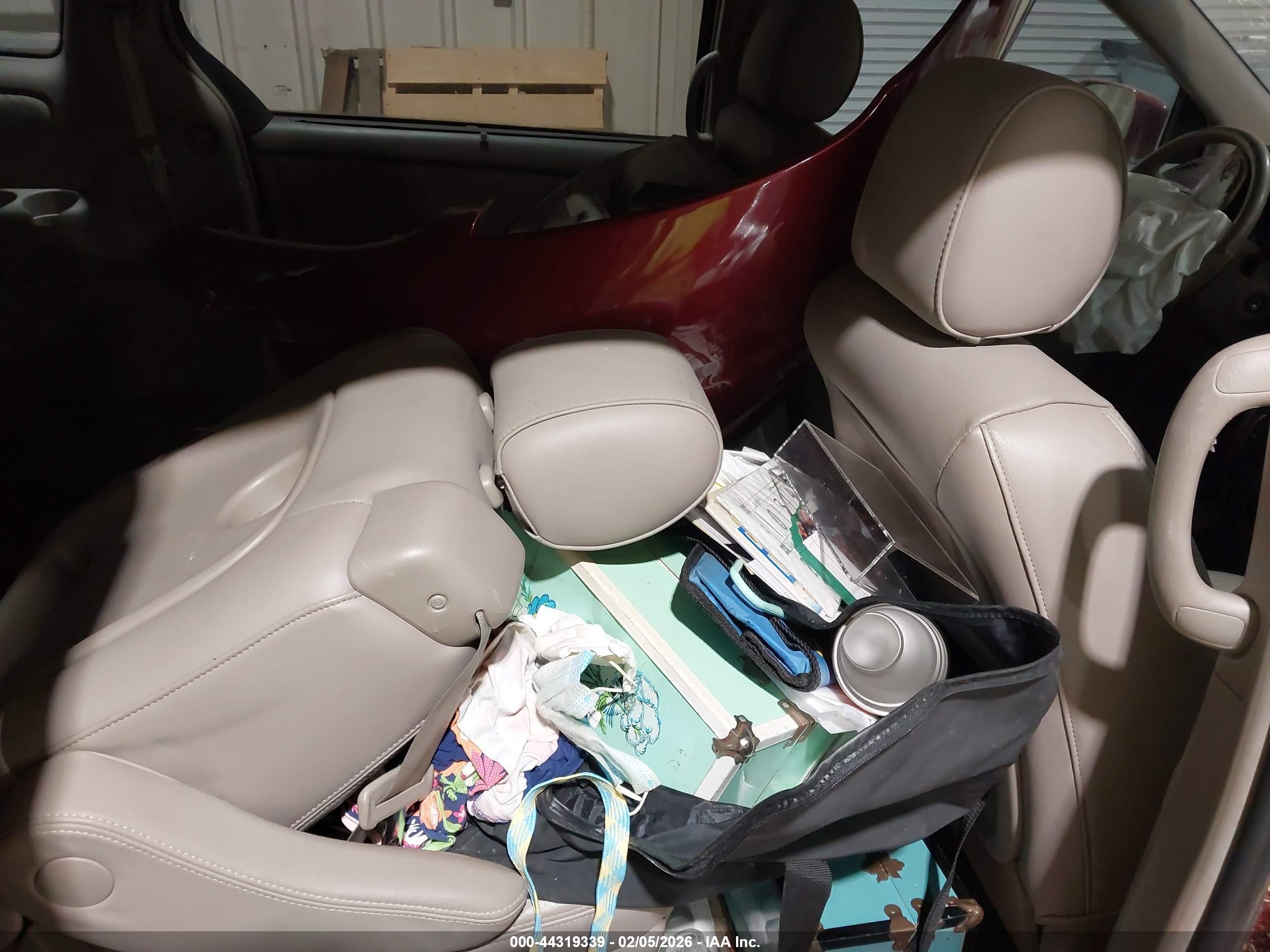 TOYOTA SIENNA image 8