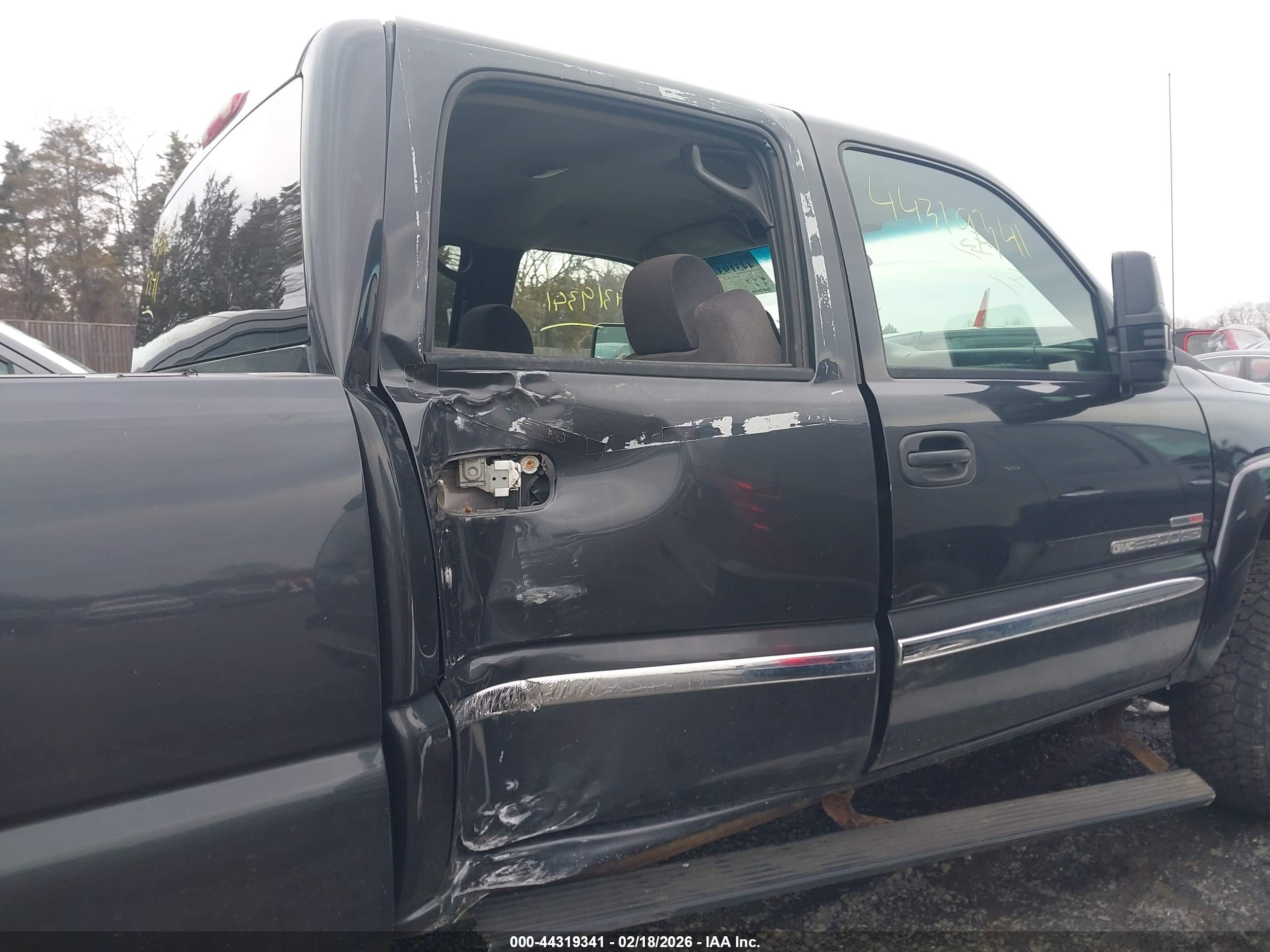 GMC SIERRA image 6