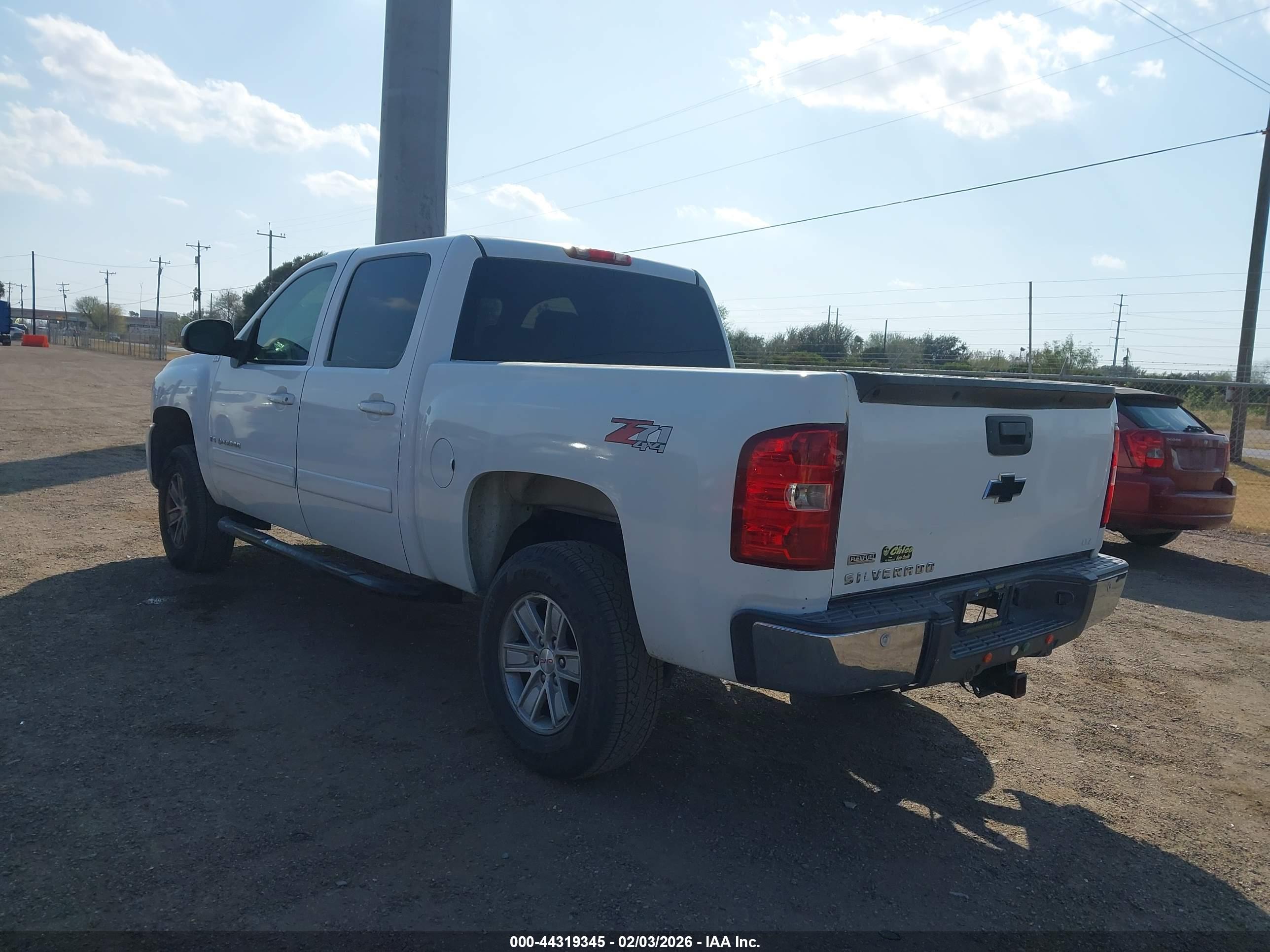 CHEVROLET SILVERADO image 3