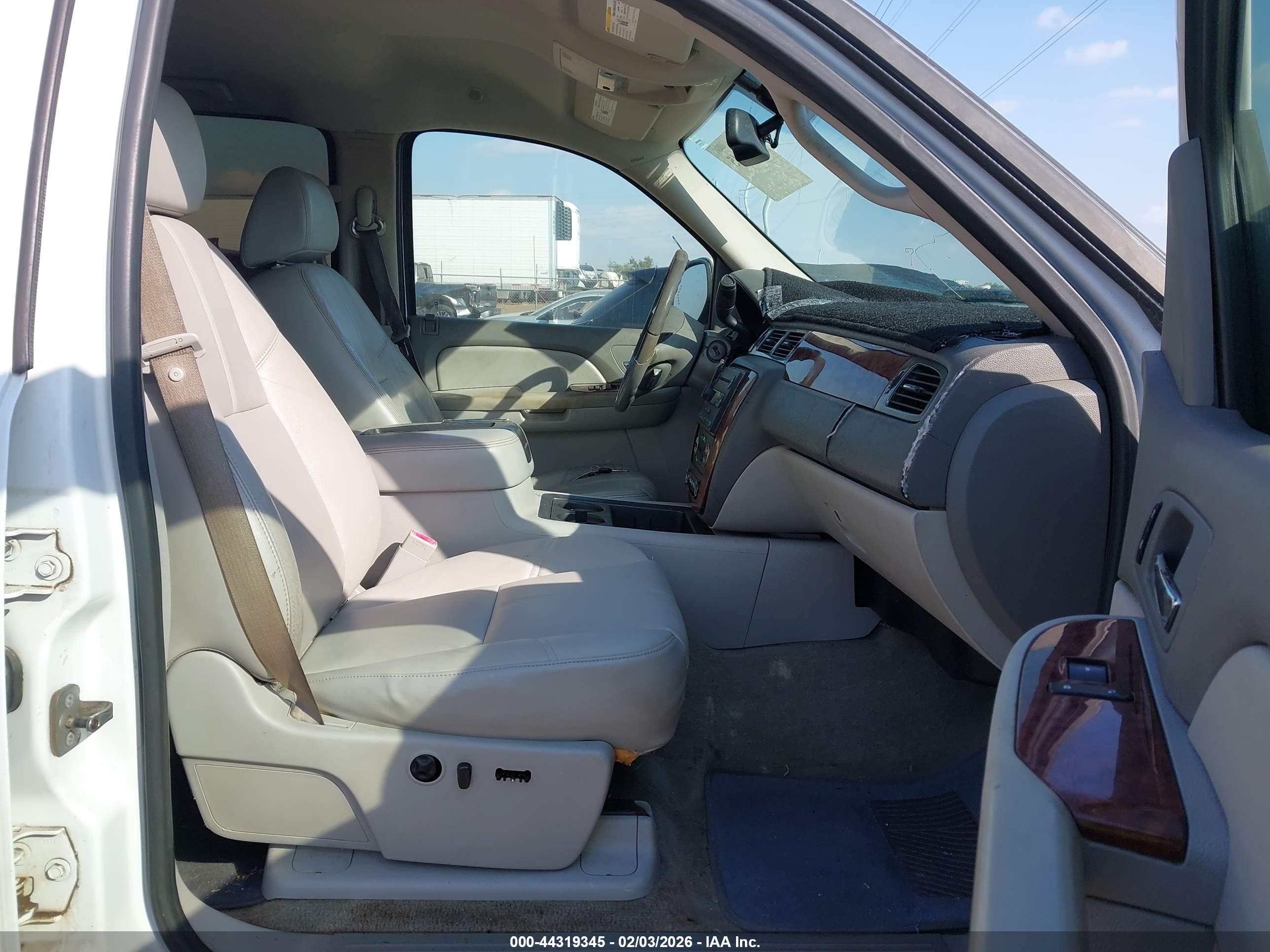 CHEVROLET SILVERADO image 5