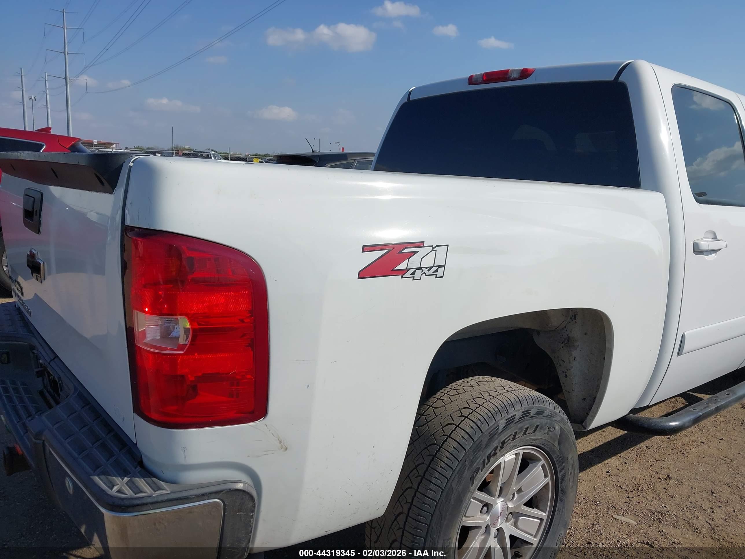 CHEVROLET SILVERADO image 6