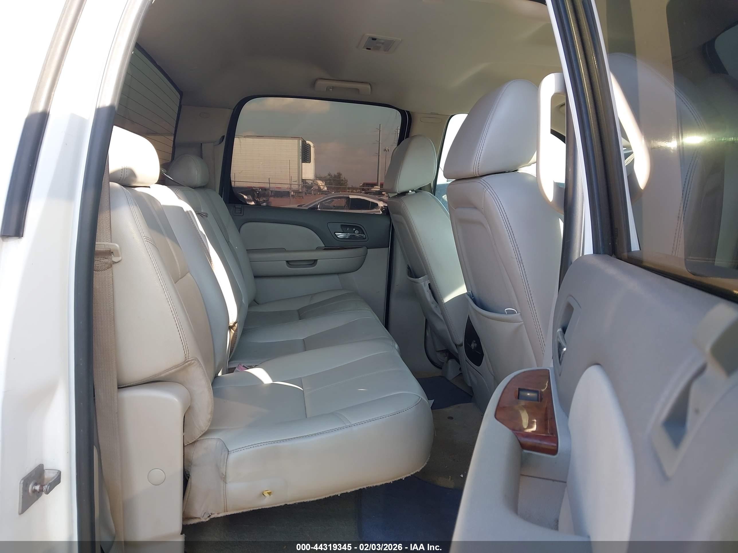 CHEVROLET SILVERADO image 8