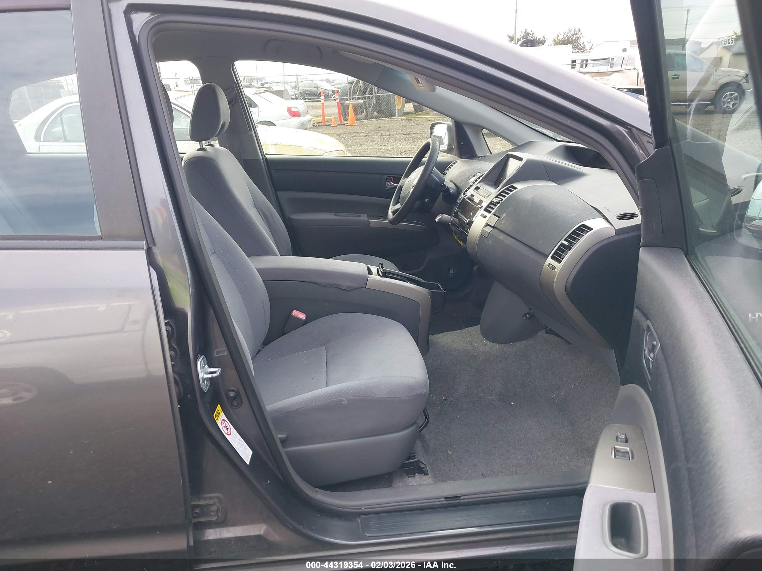 TOYOTA PRIUS image 5
