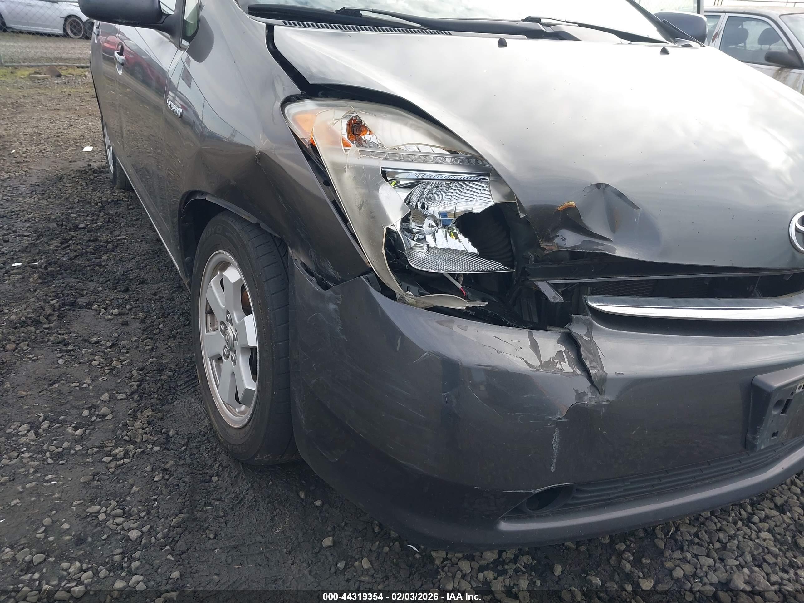 TOYOTA PRIUS image 6