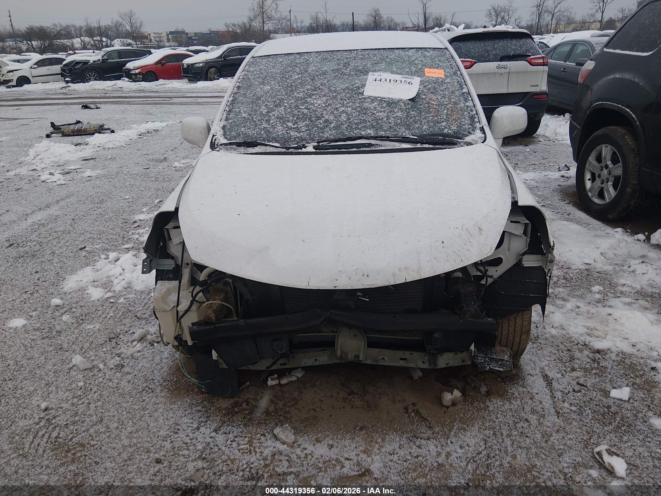 NISSAN VERSA image 6