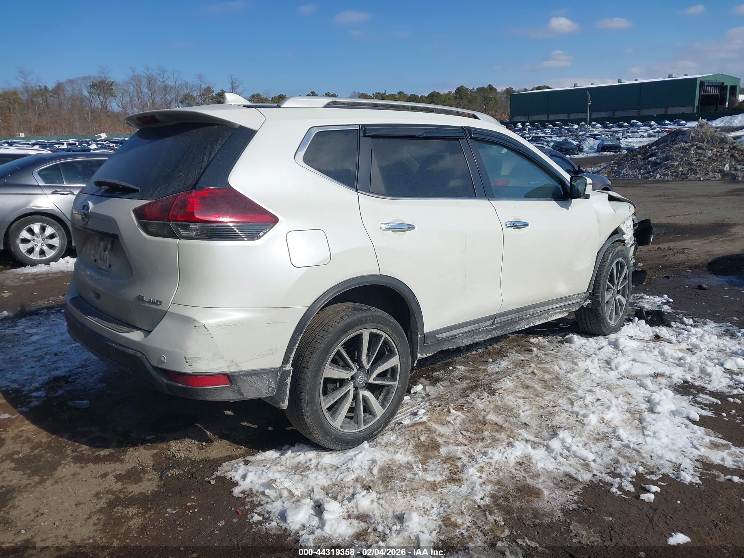 NISSAN ROGUE image 4