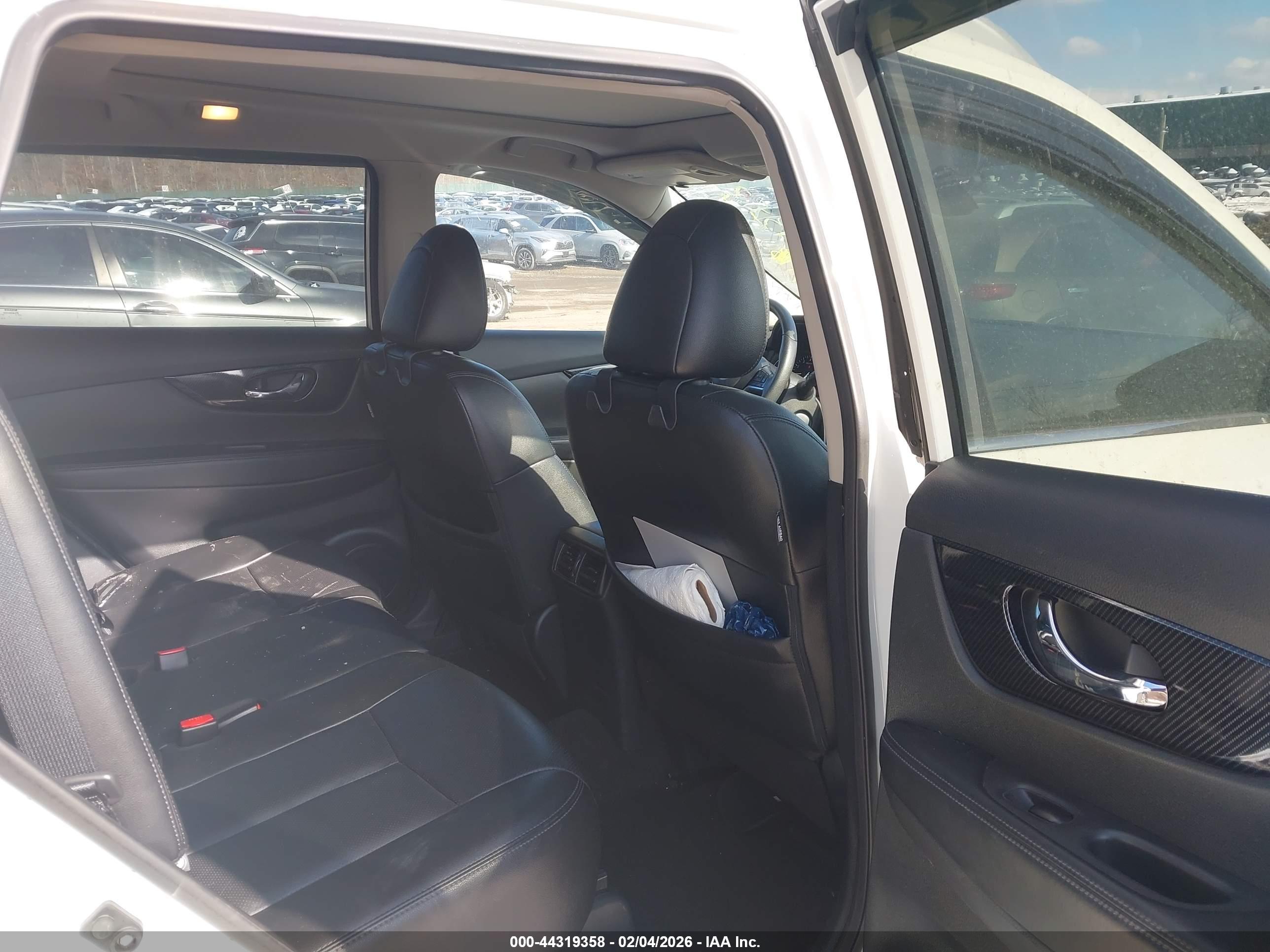 NISSAN ROGUE image 8