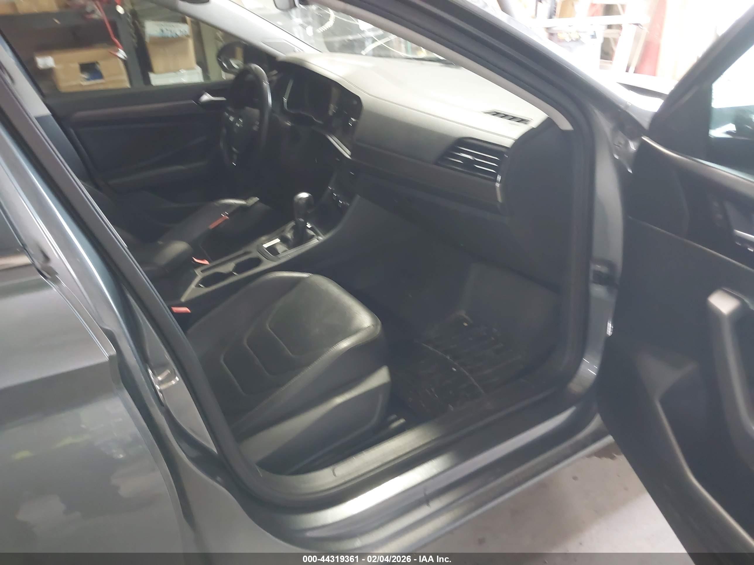 VOLKSWAGEN JETTA image 5