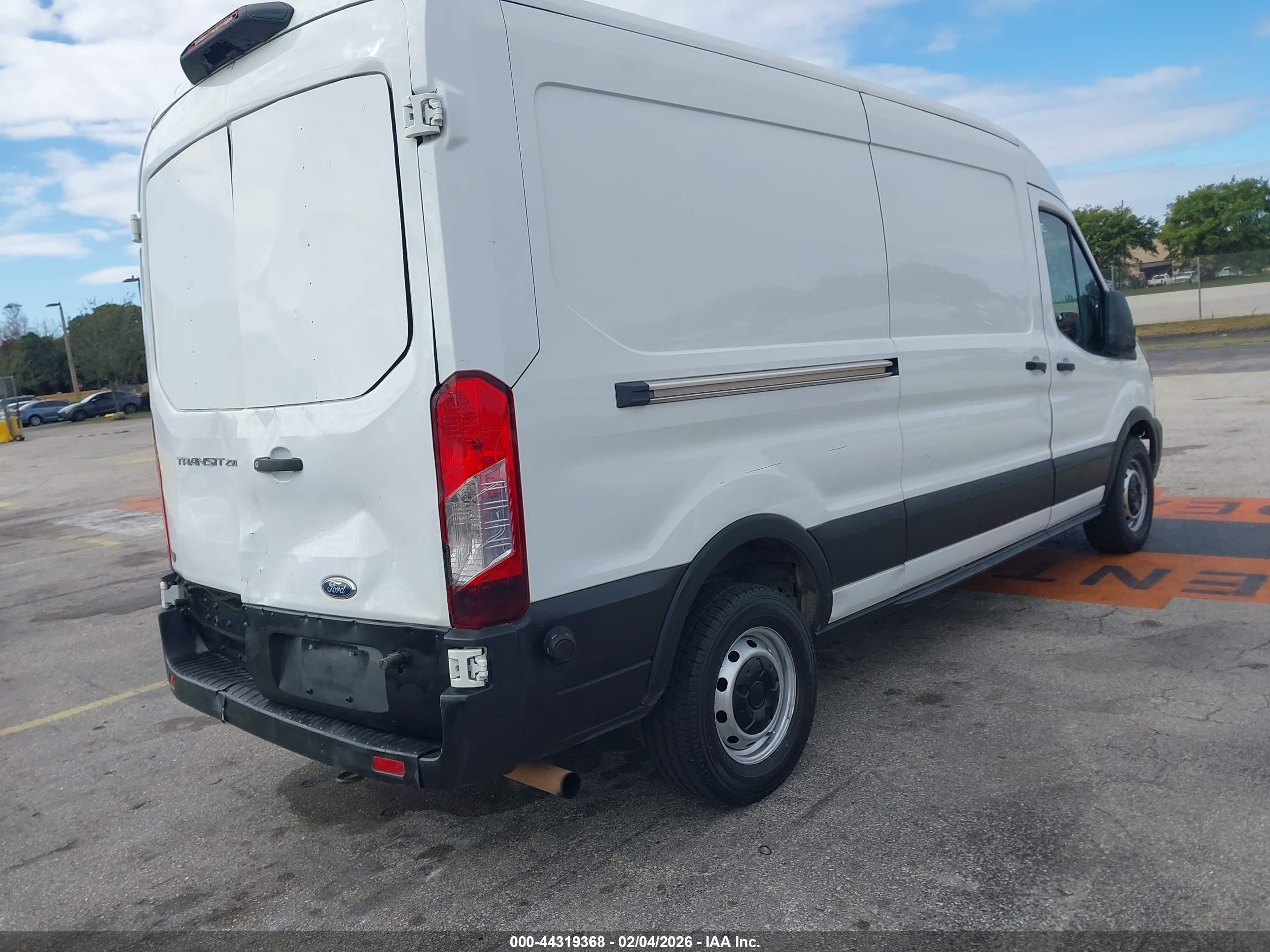 FORD TRANSIT-250 image 4