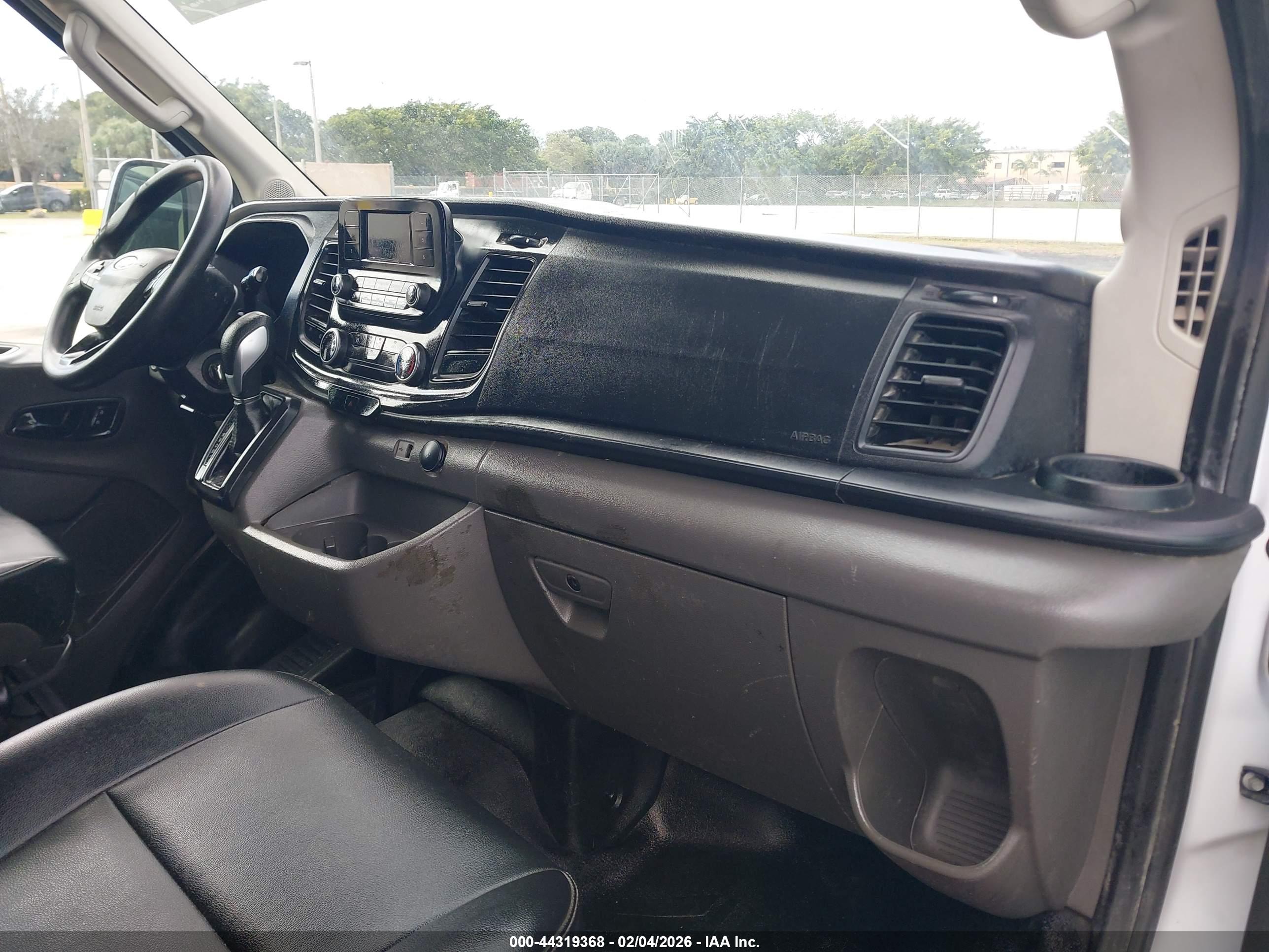 FORD TRANSIT-250 image 5