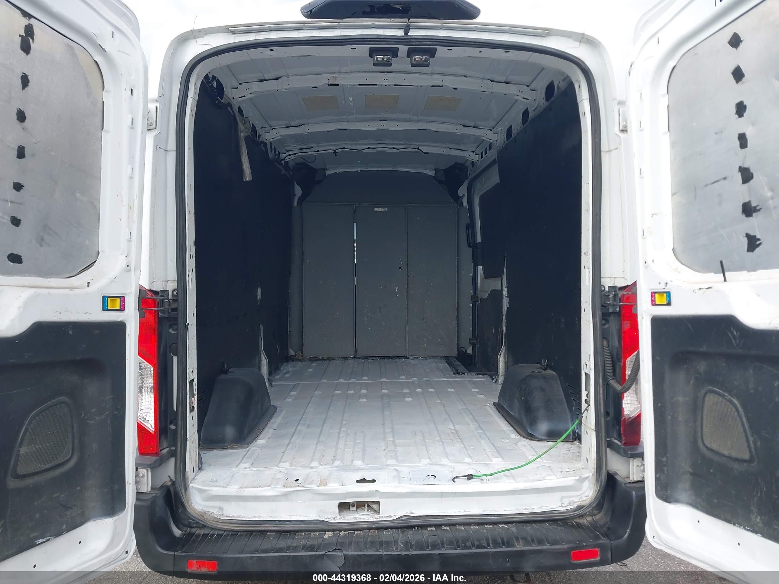 FORD TRANSIT-250 image 8
