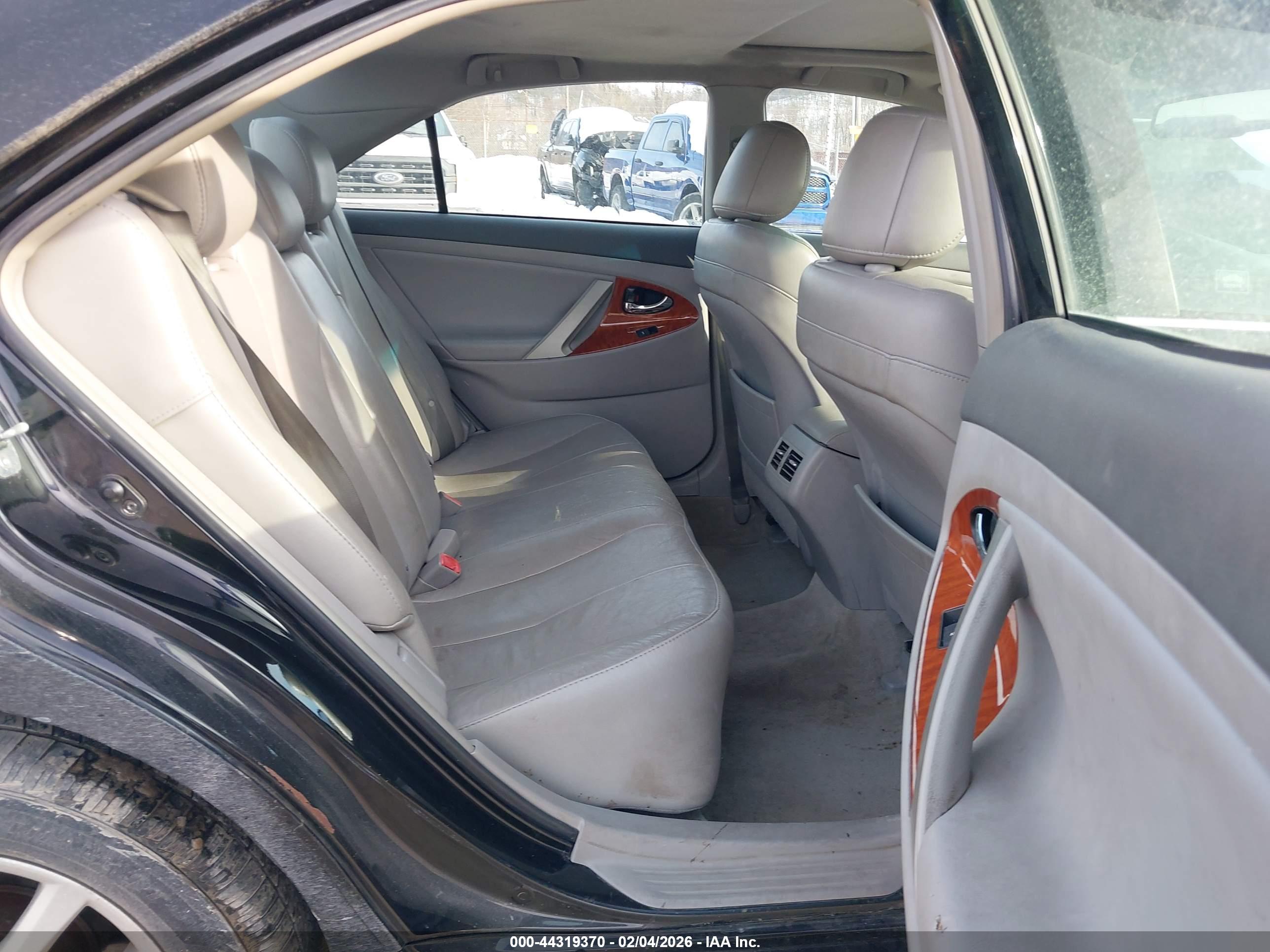 TOYOTA CAMRY image 8