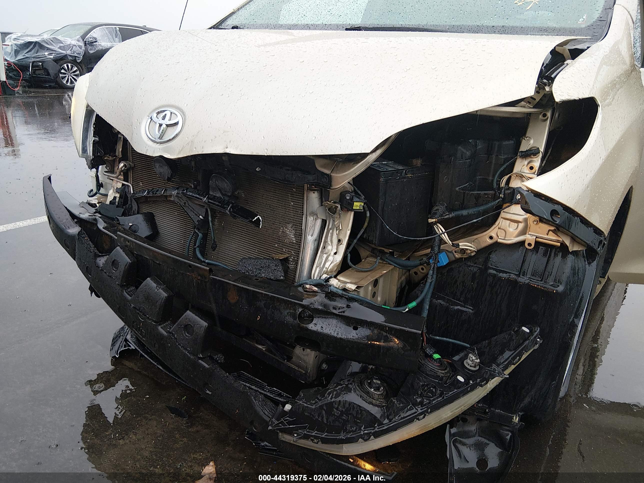TOYOTA SIENNA image 6
