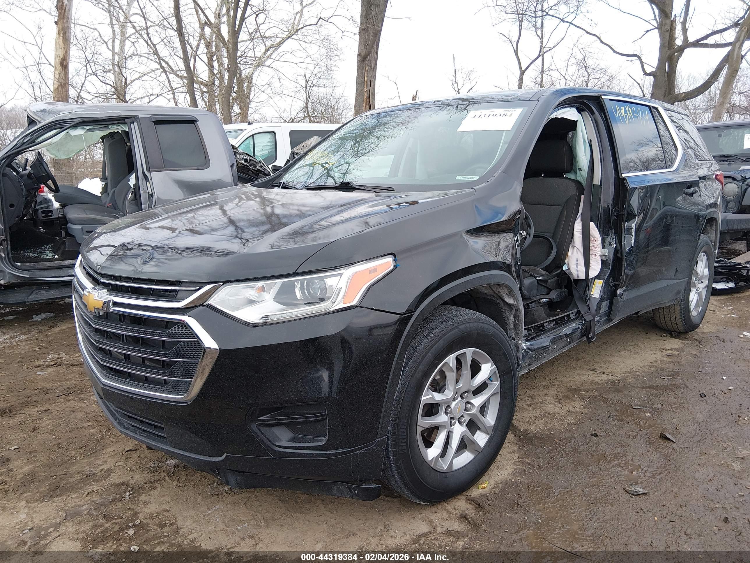 CHEVROLET TRAVERSE image 2