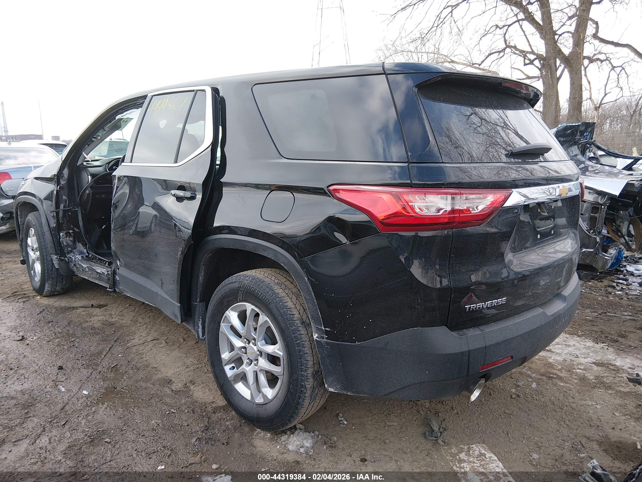 CHEVROLET TRAVERSE image 3