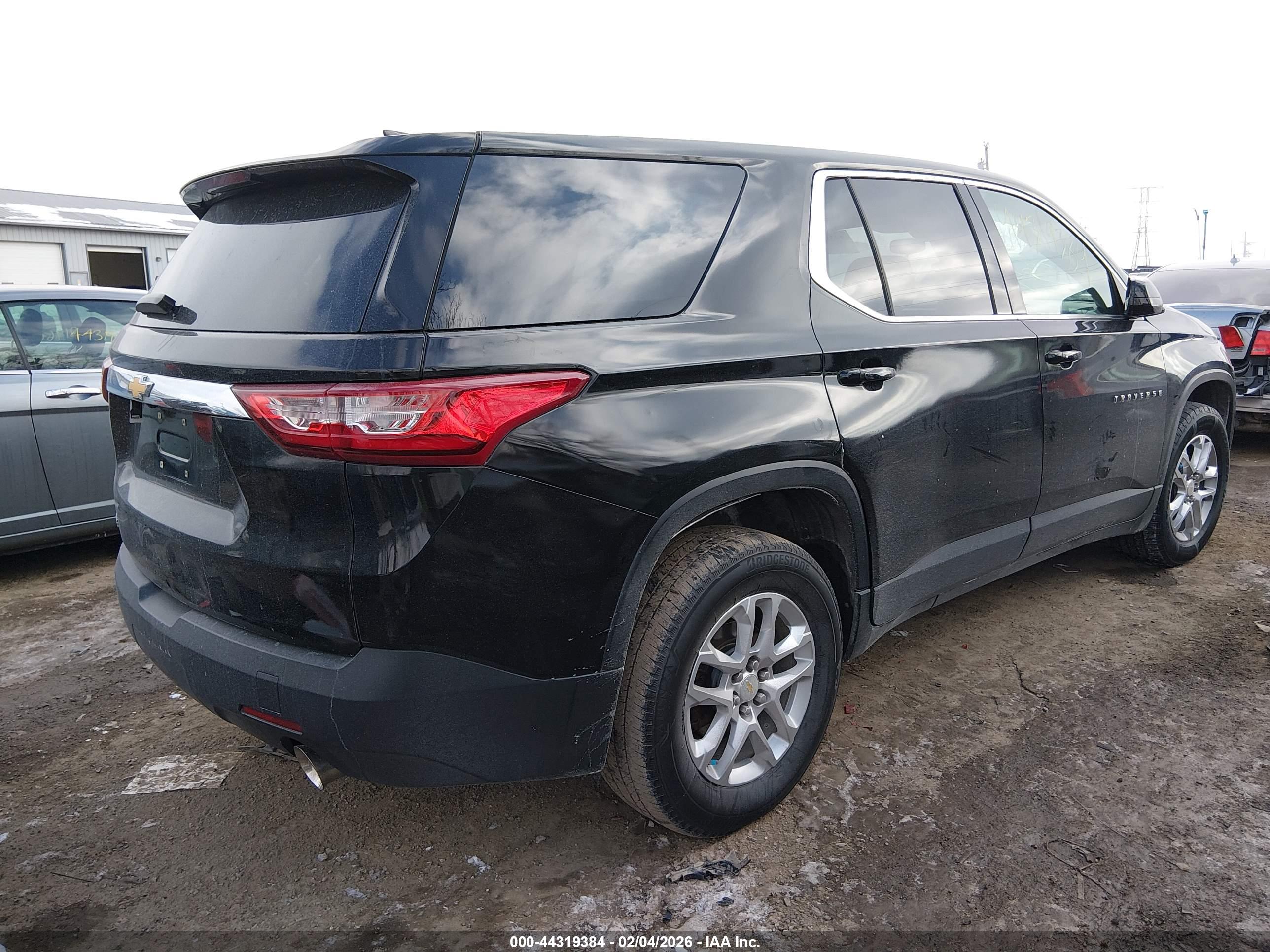 CHEVROLET TRAVERSE image 4