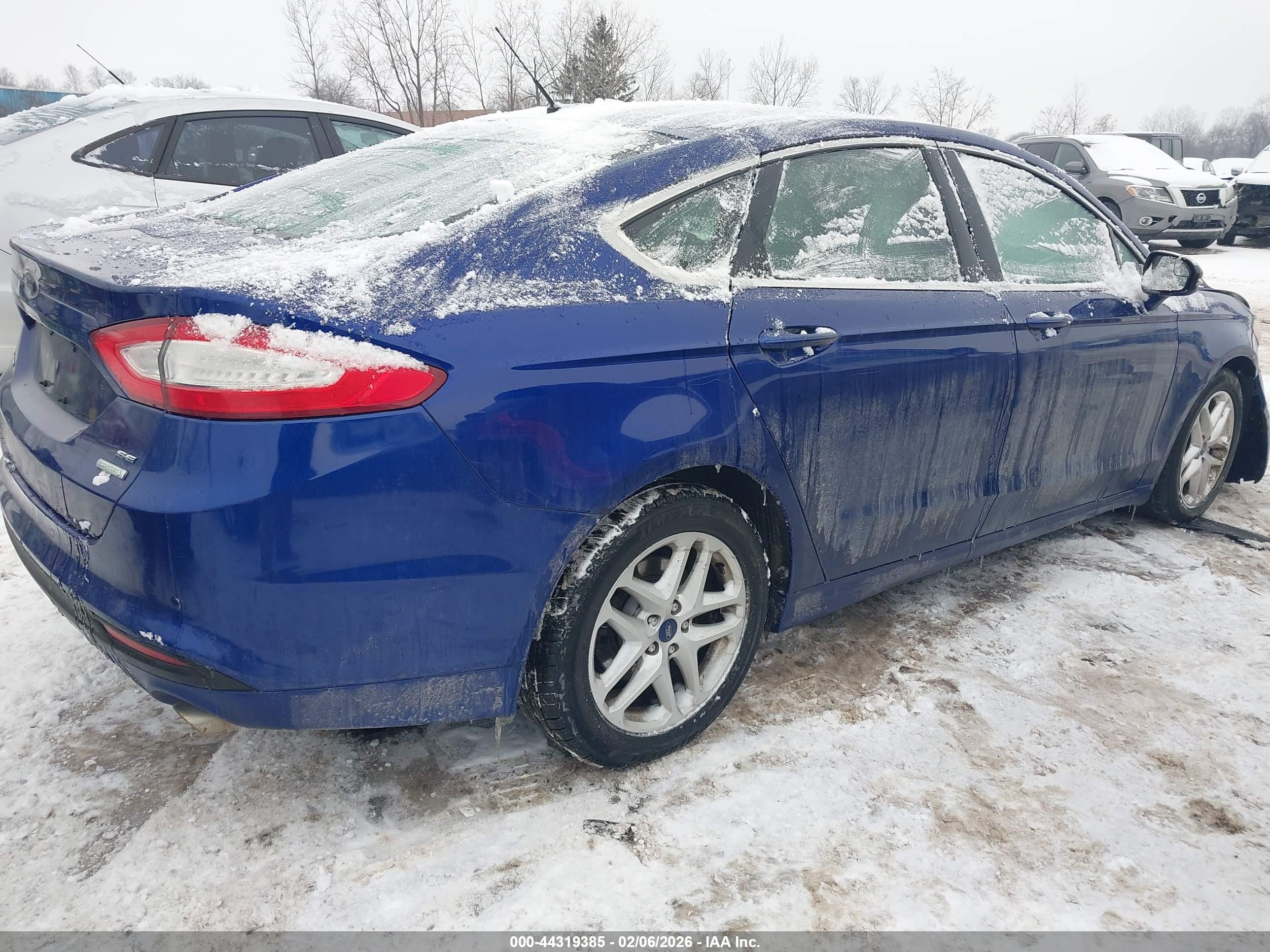 FORD FUSION image 4