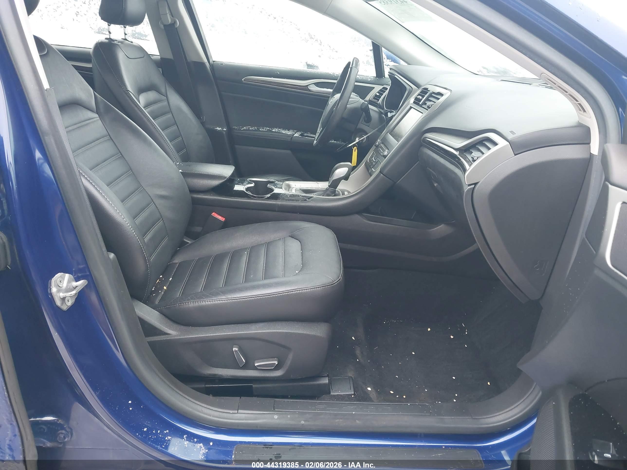 FORD FUSION image 5