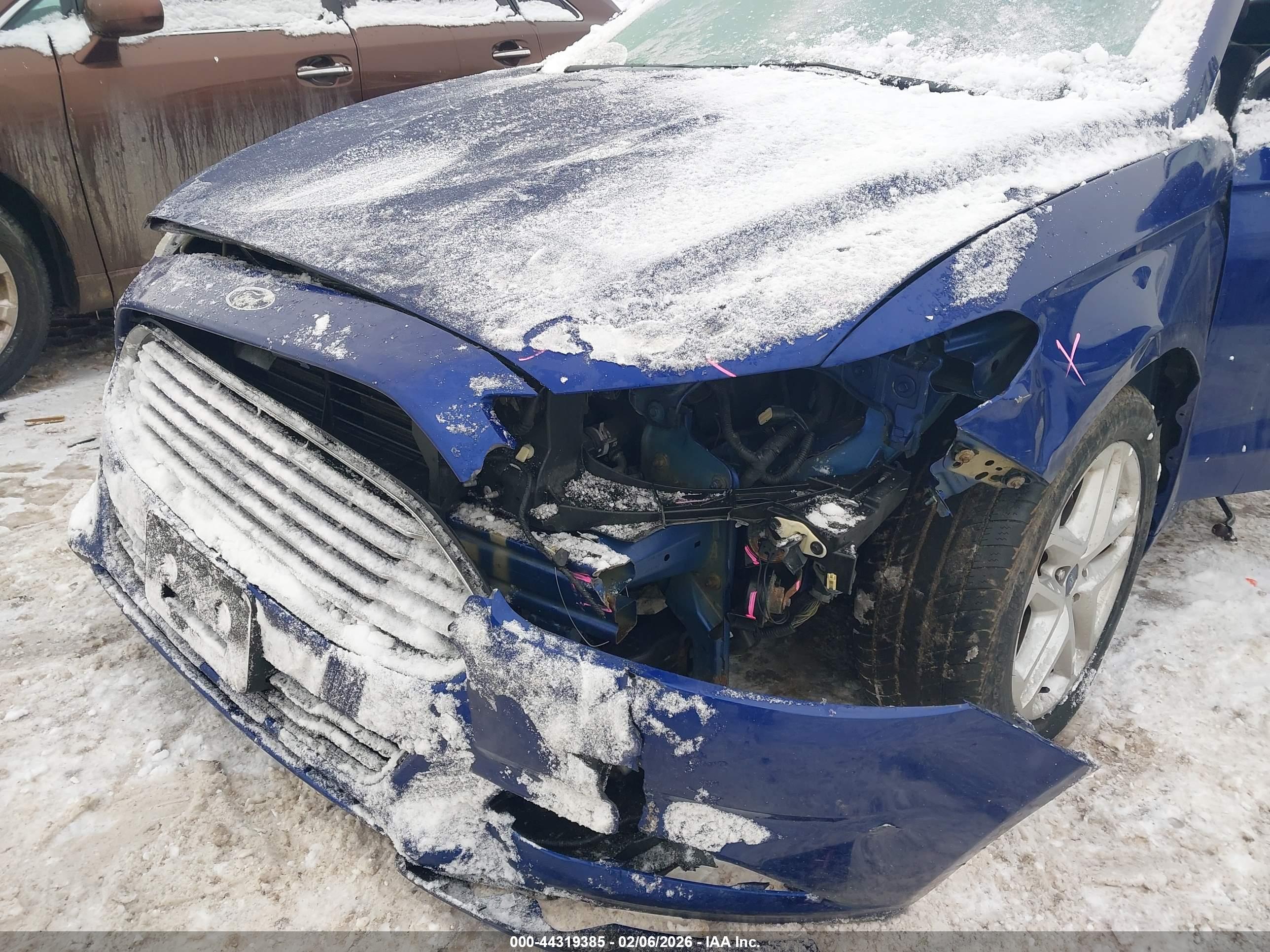 FORD FUSION image 6