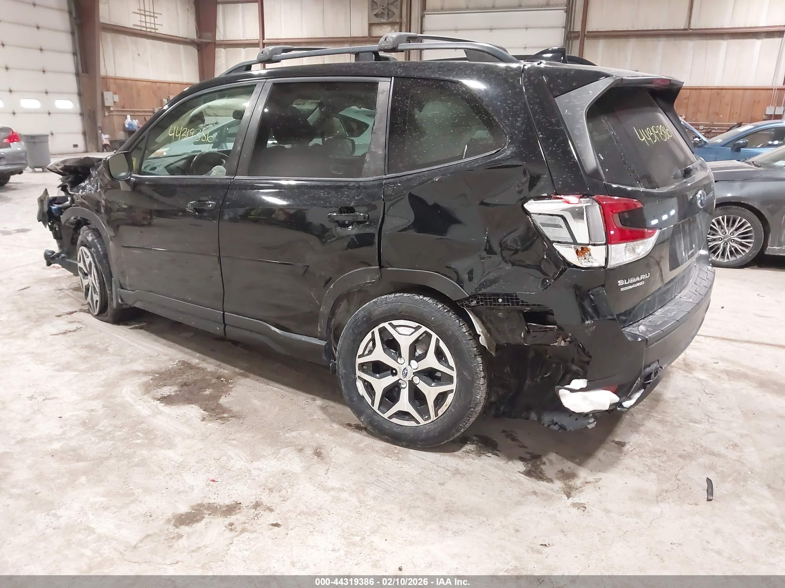 SUBARU FORESTER image 3