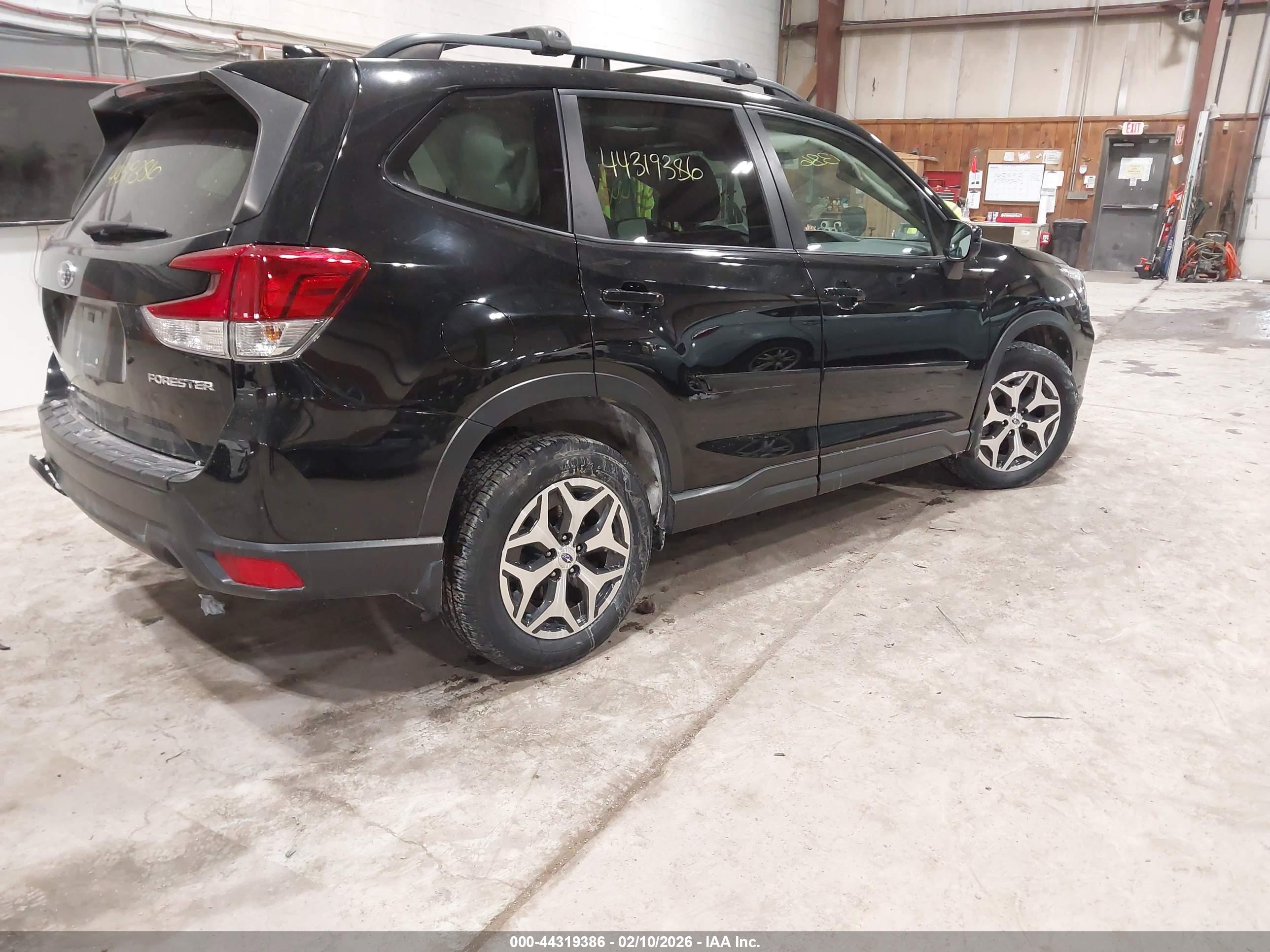 SUBARU FORESTER image 4