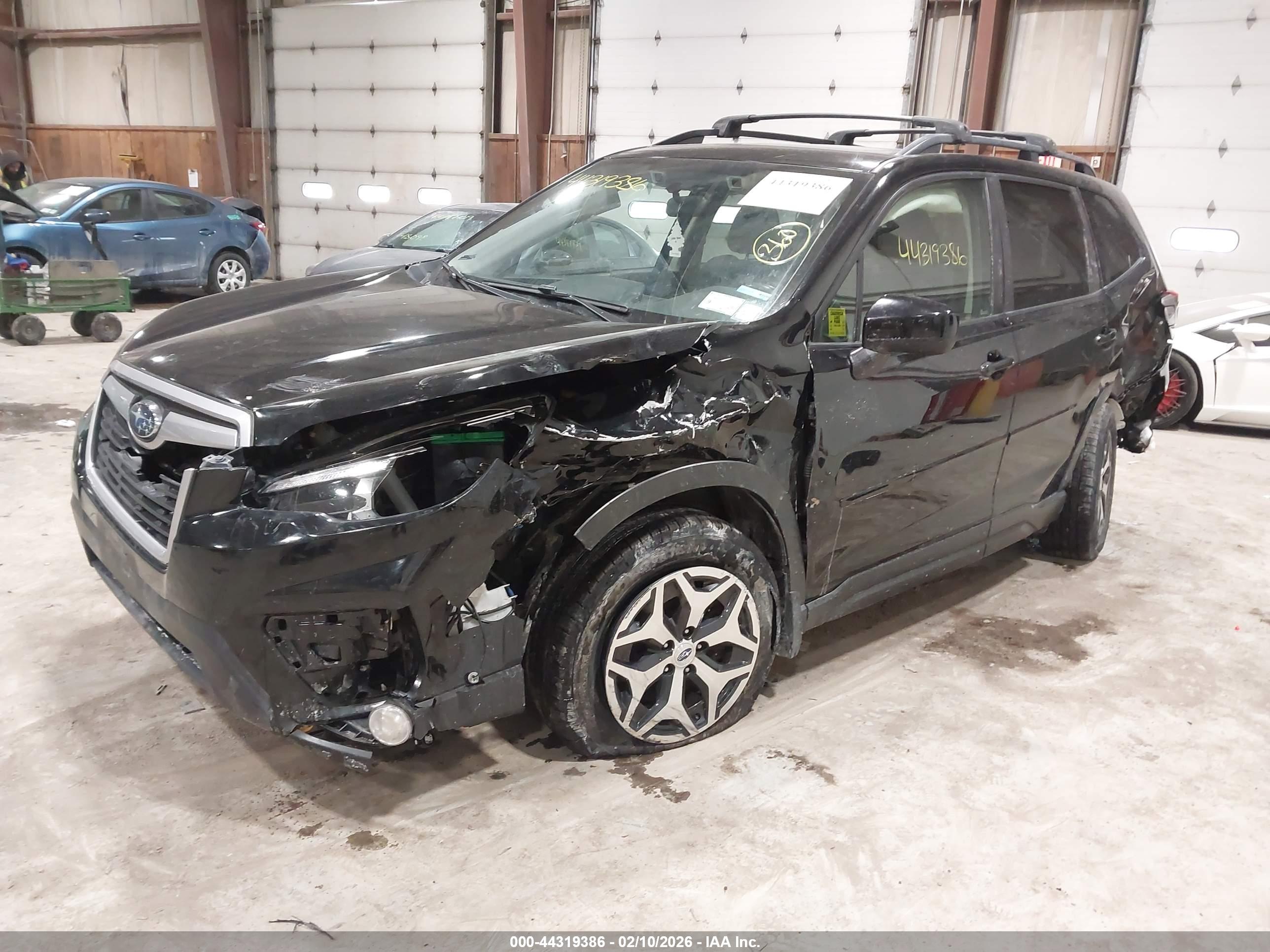 SUBARU FORESTER image 6