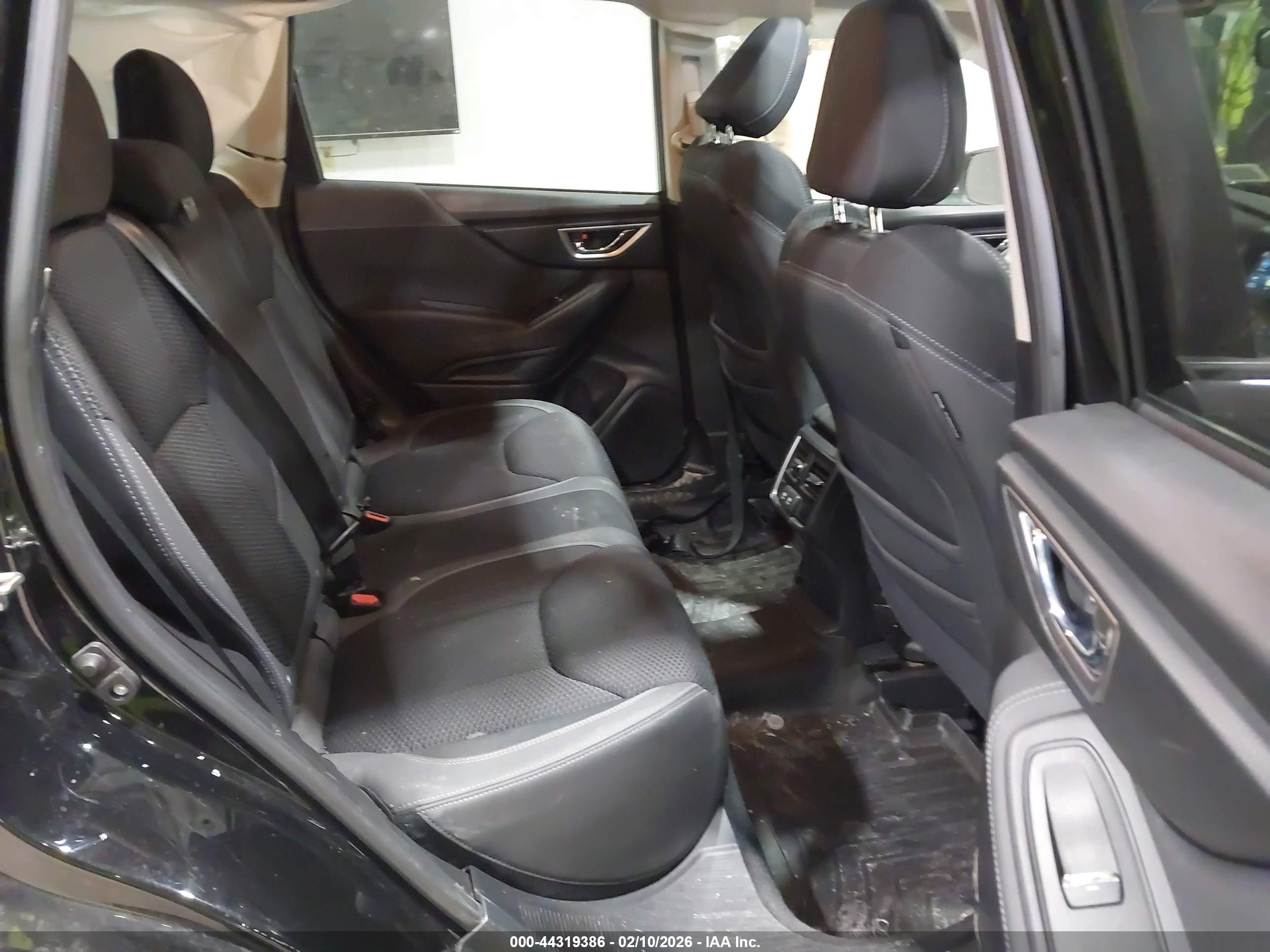 SUBARU FORESTER image 8