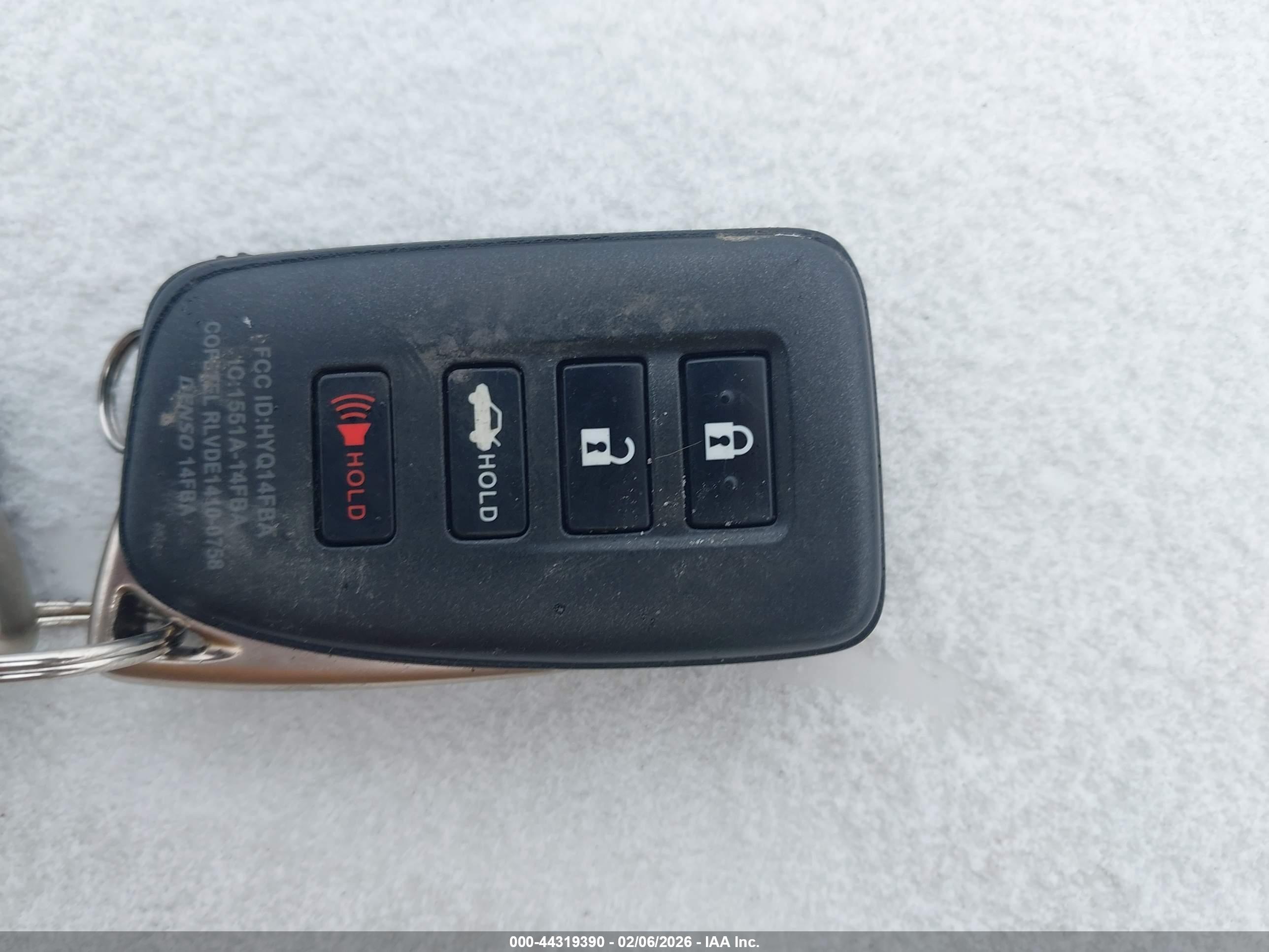 LEXUS IS image 11