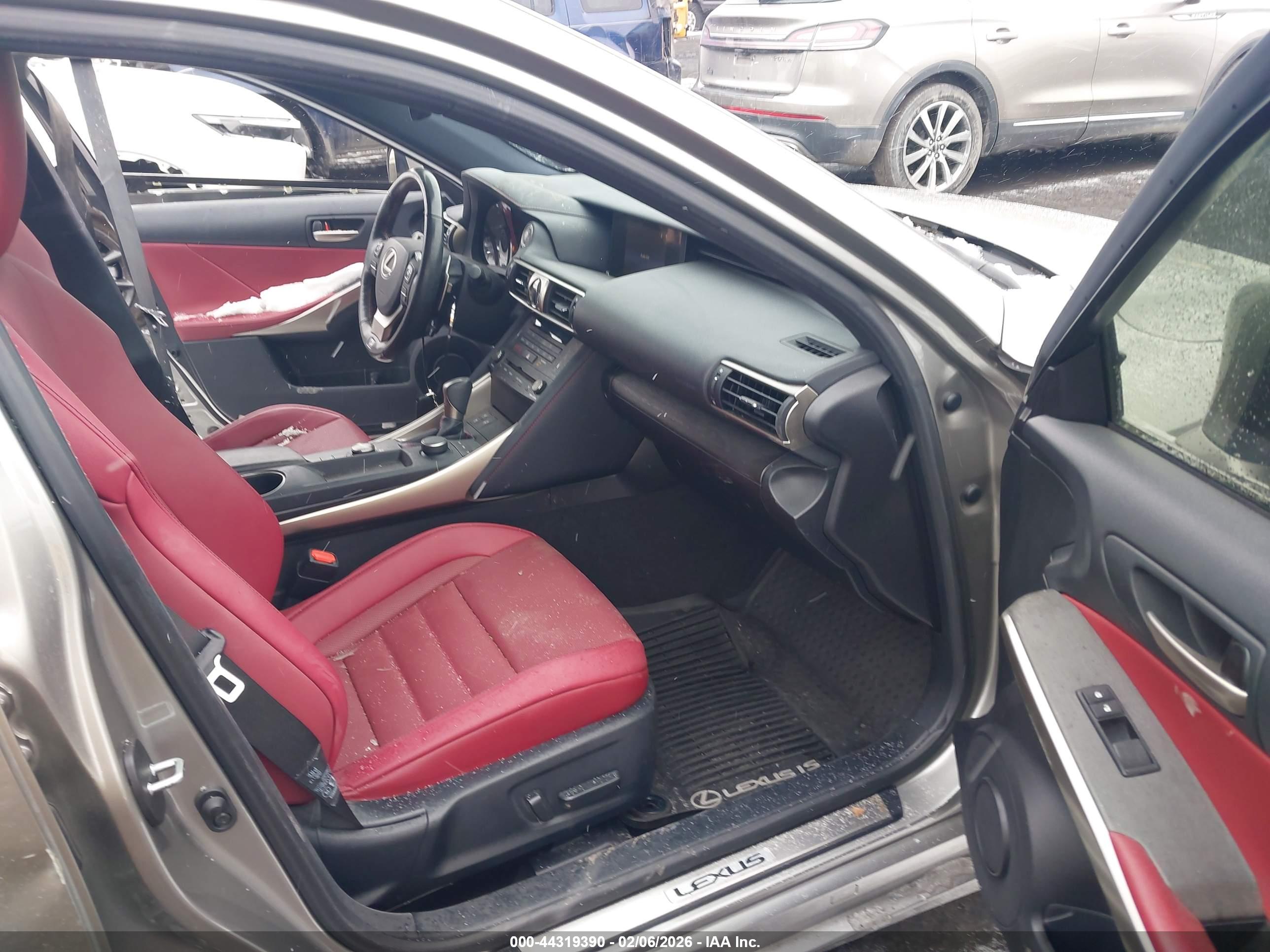 LEXUS IS image 5