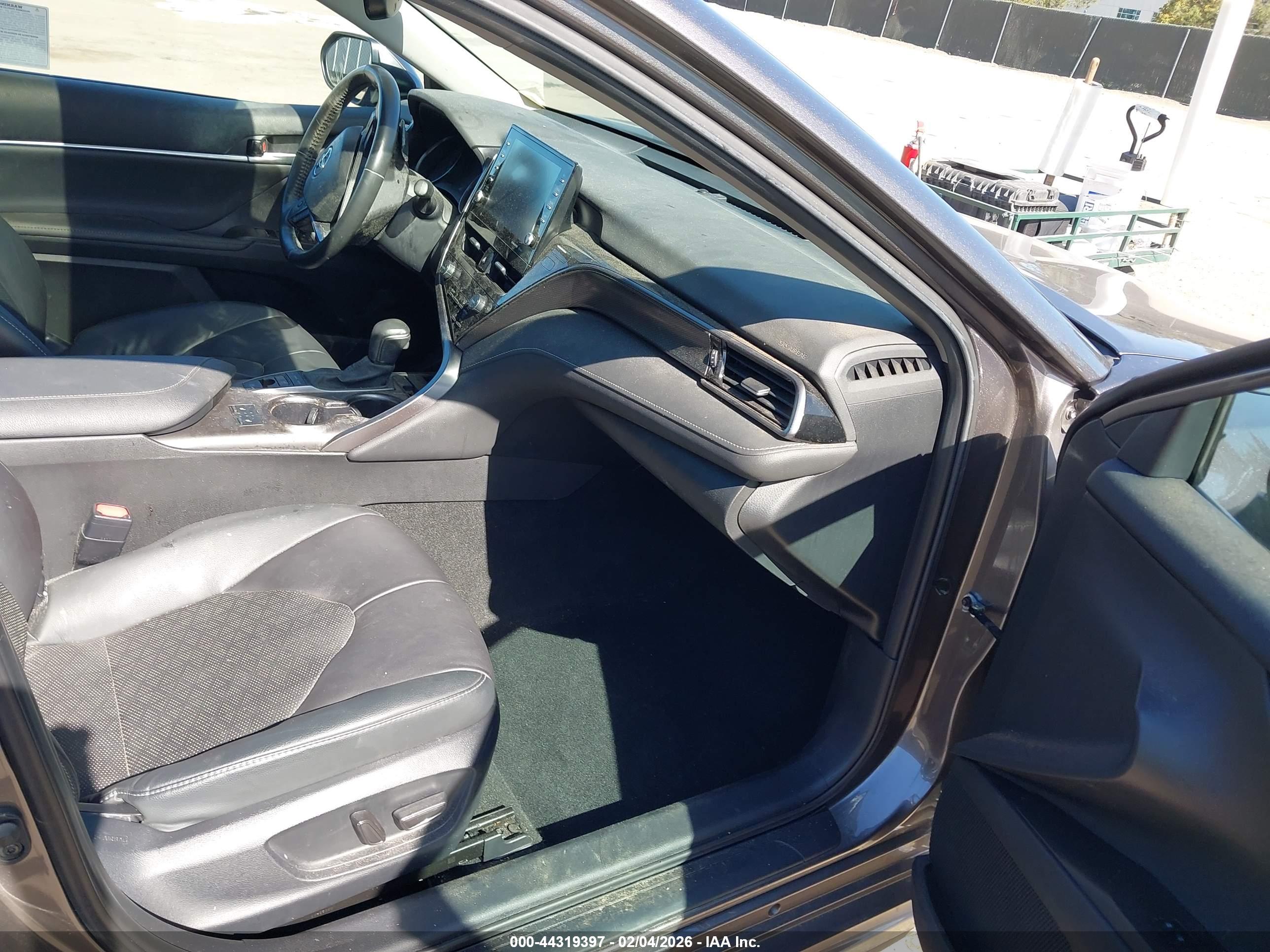 TOYOTA CAMRY image 5