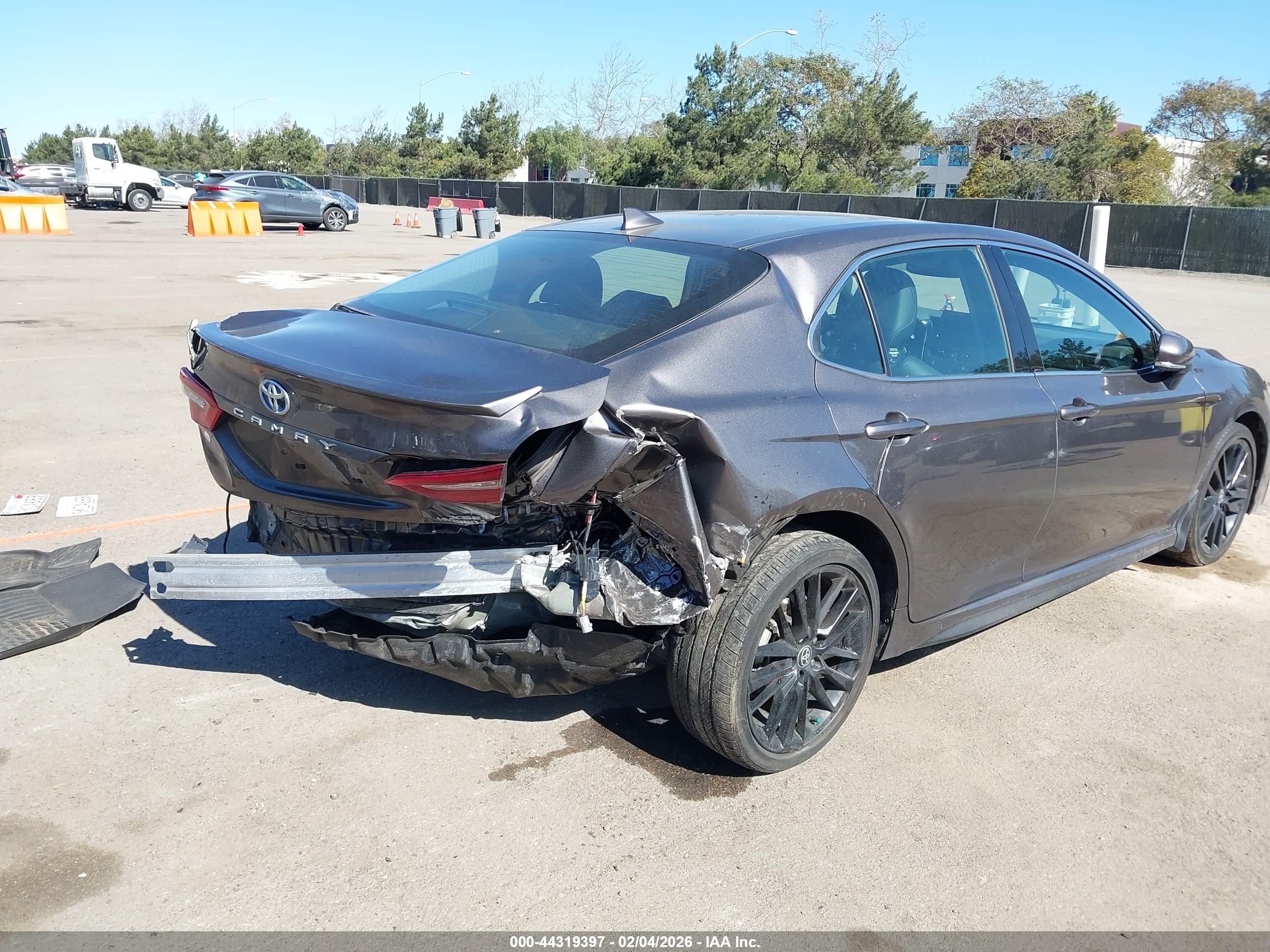 TOYOTA CAMRY image 6