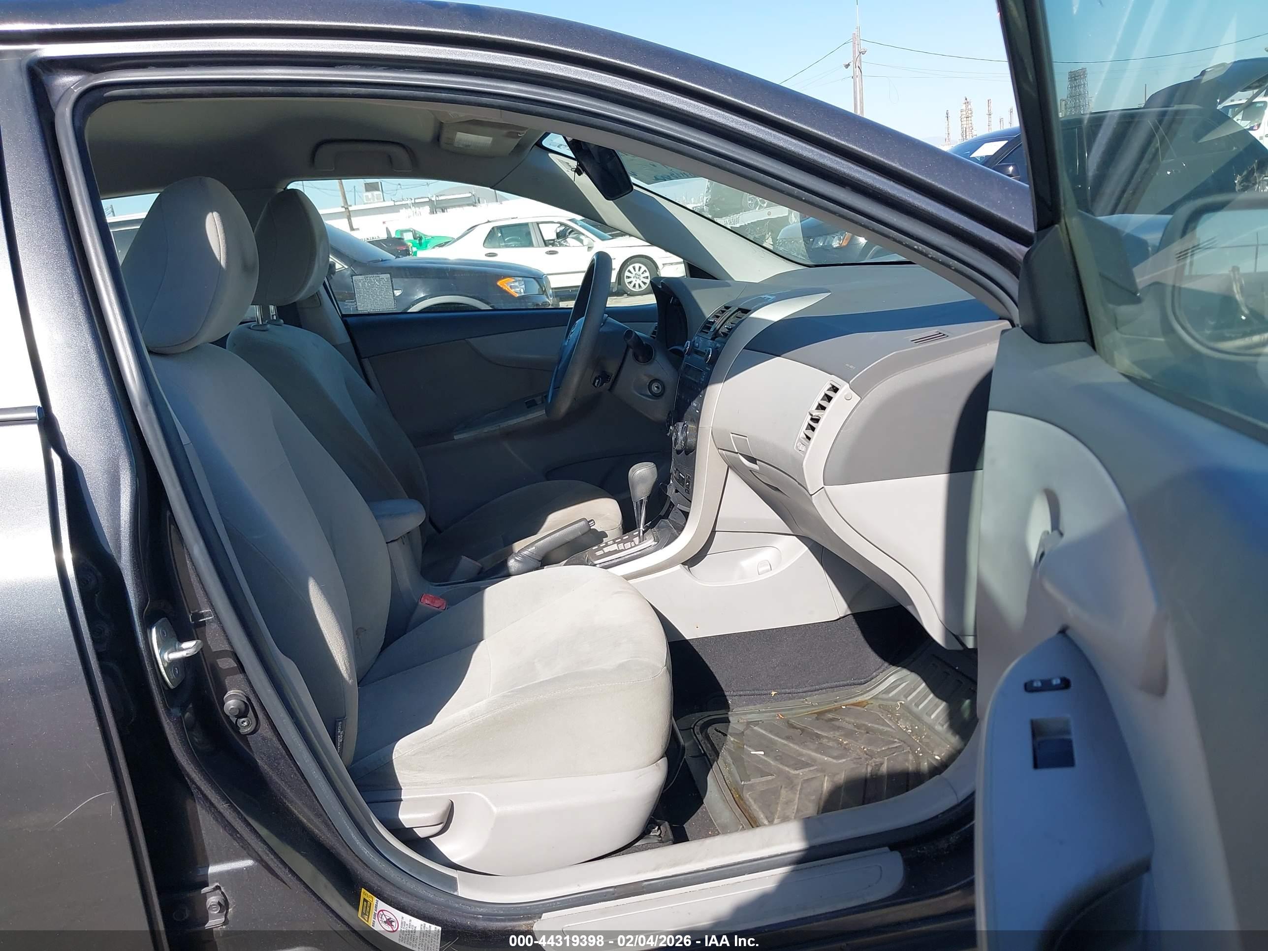 TOYOTA COROLLA image 5