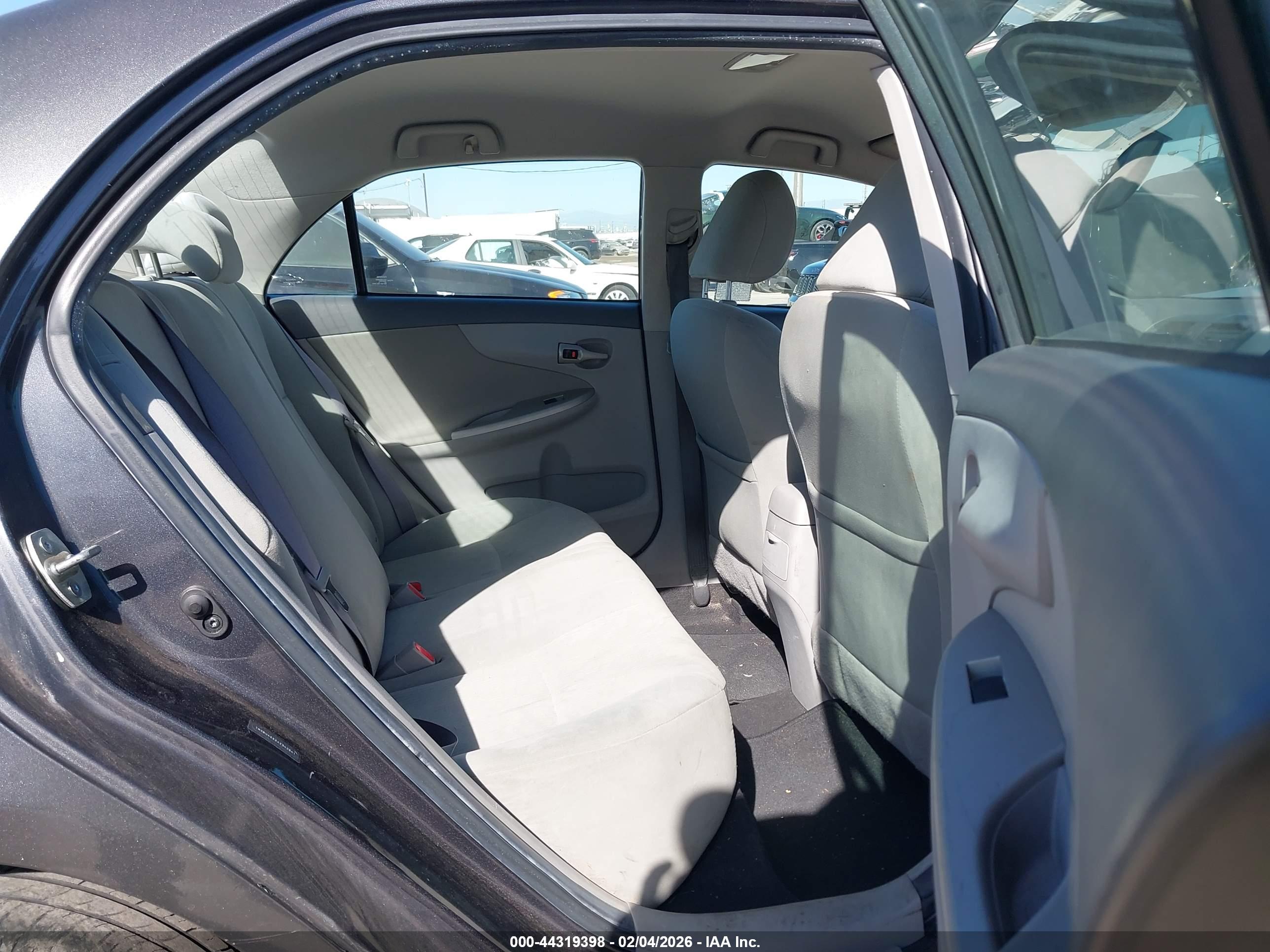 TOYOTA COROLLA image 8