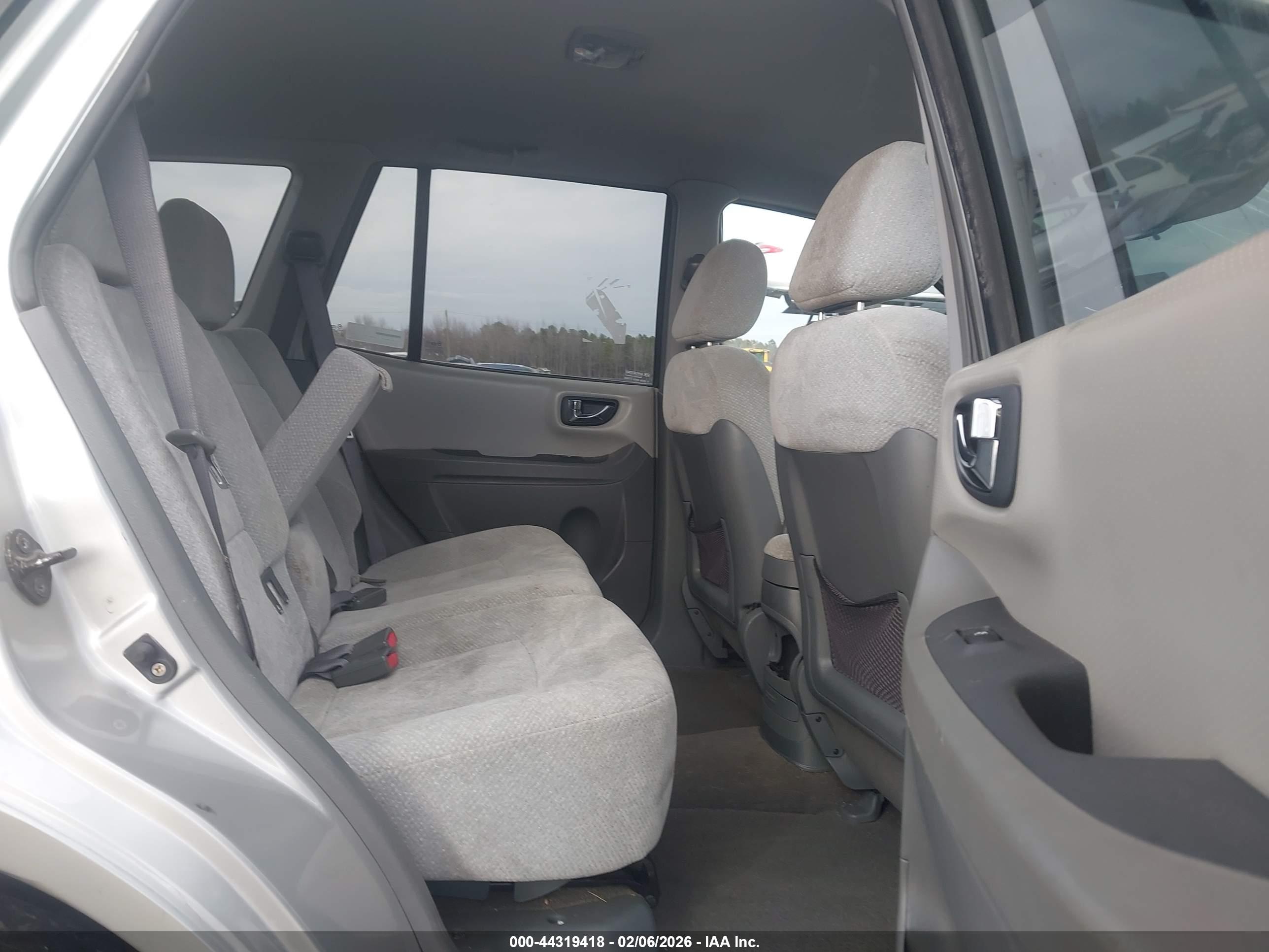 HYUNDAI SANTA image 8