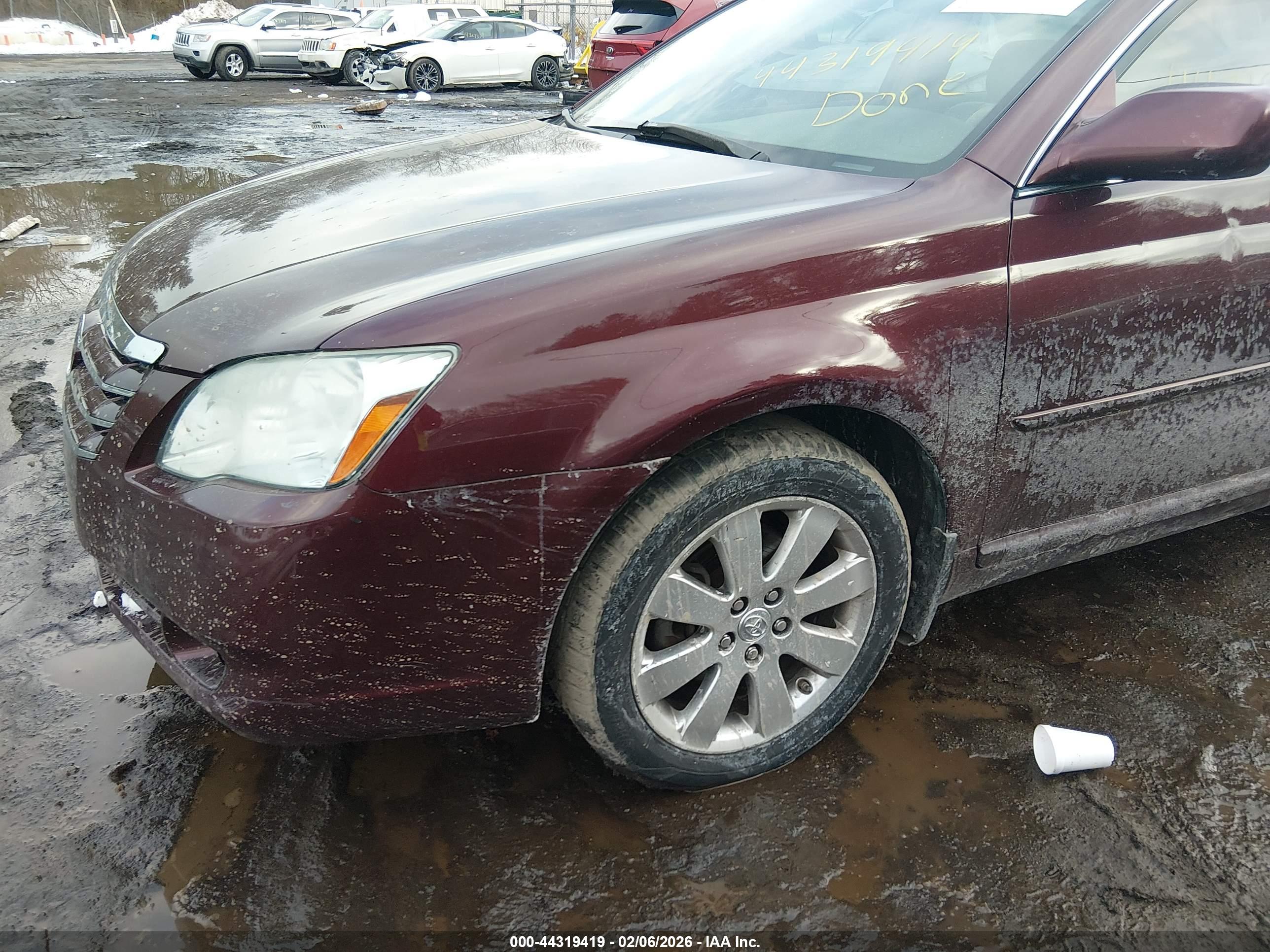 TOYOTA AVALON image 6