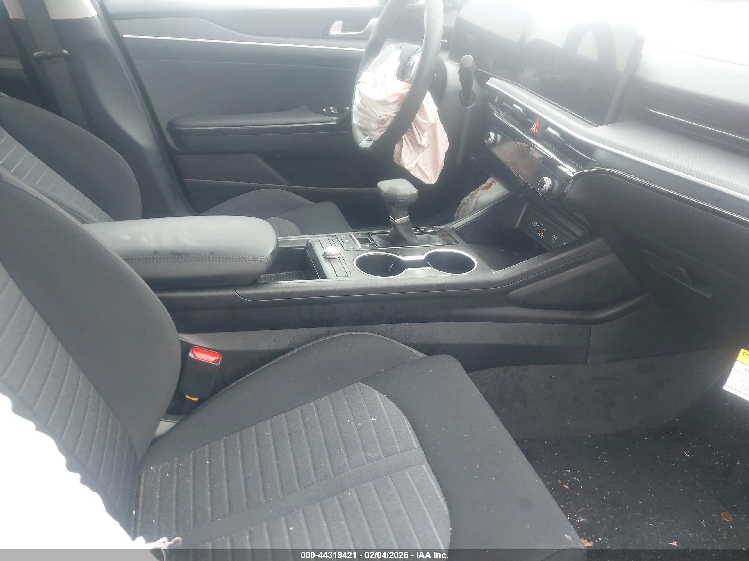 KIA K5 image 5
