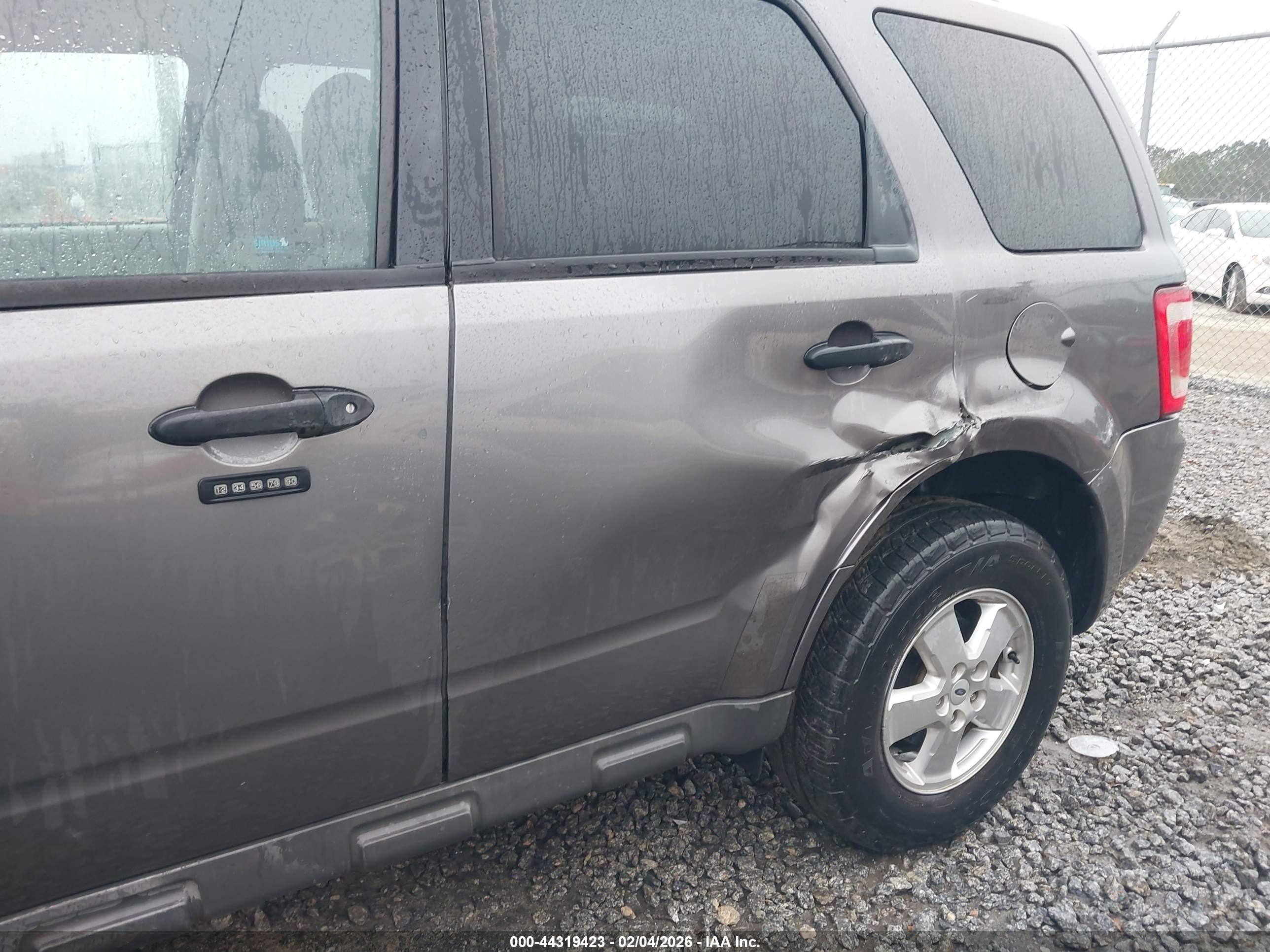 FORD ESCAPE image 6