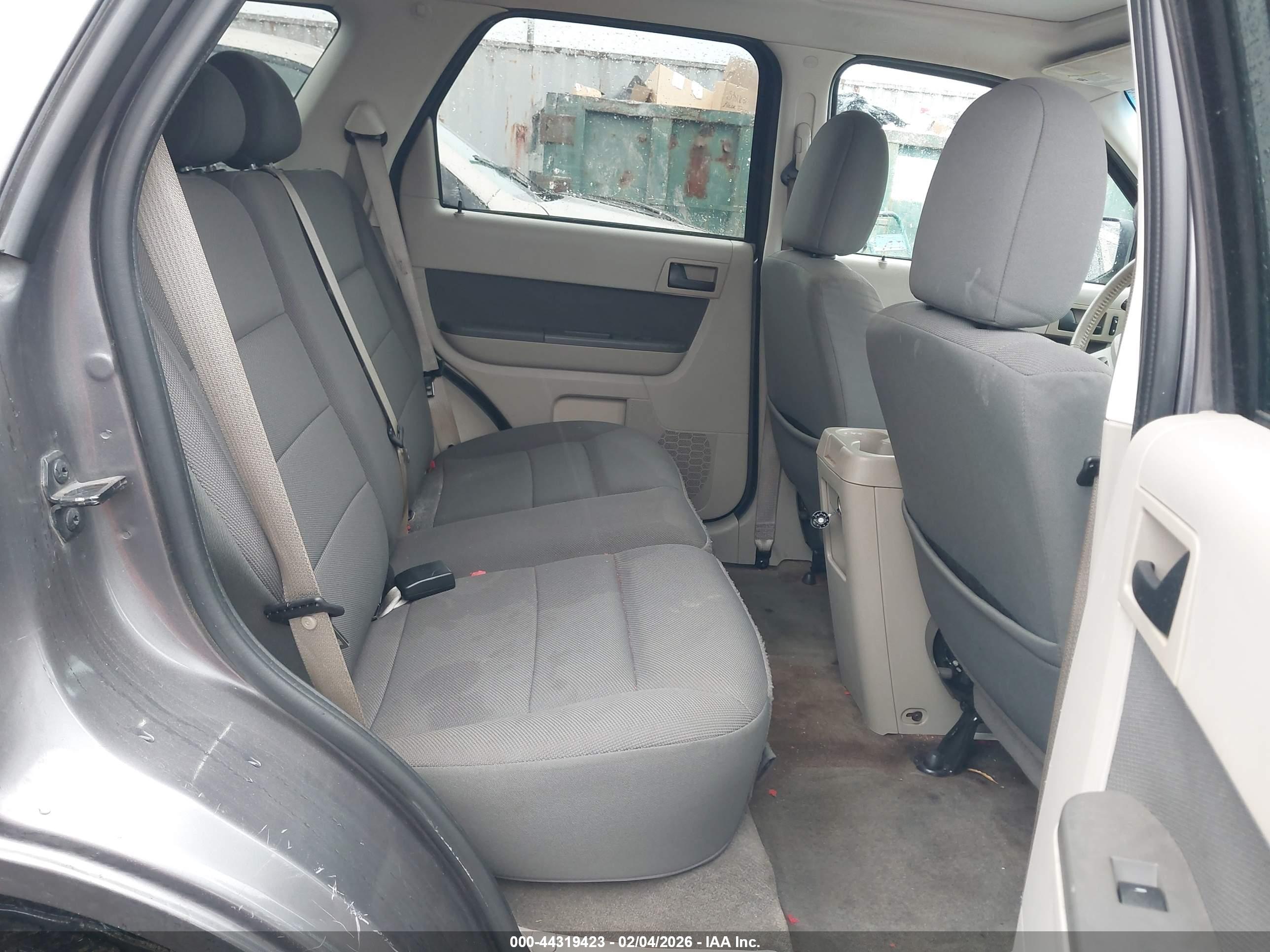 FORD ESCAPE image 8