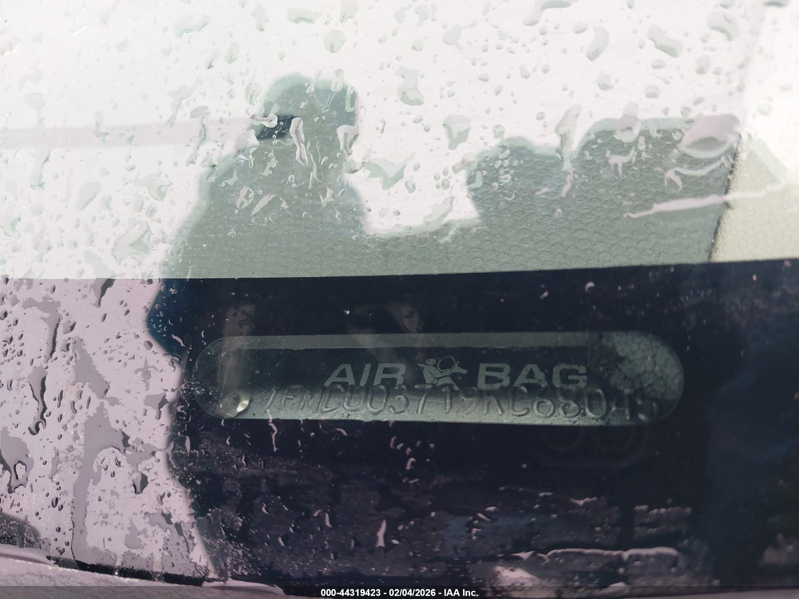 FORD ESCAPE image 9