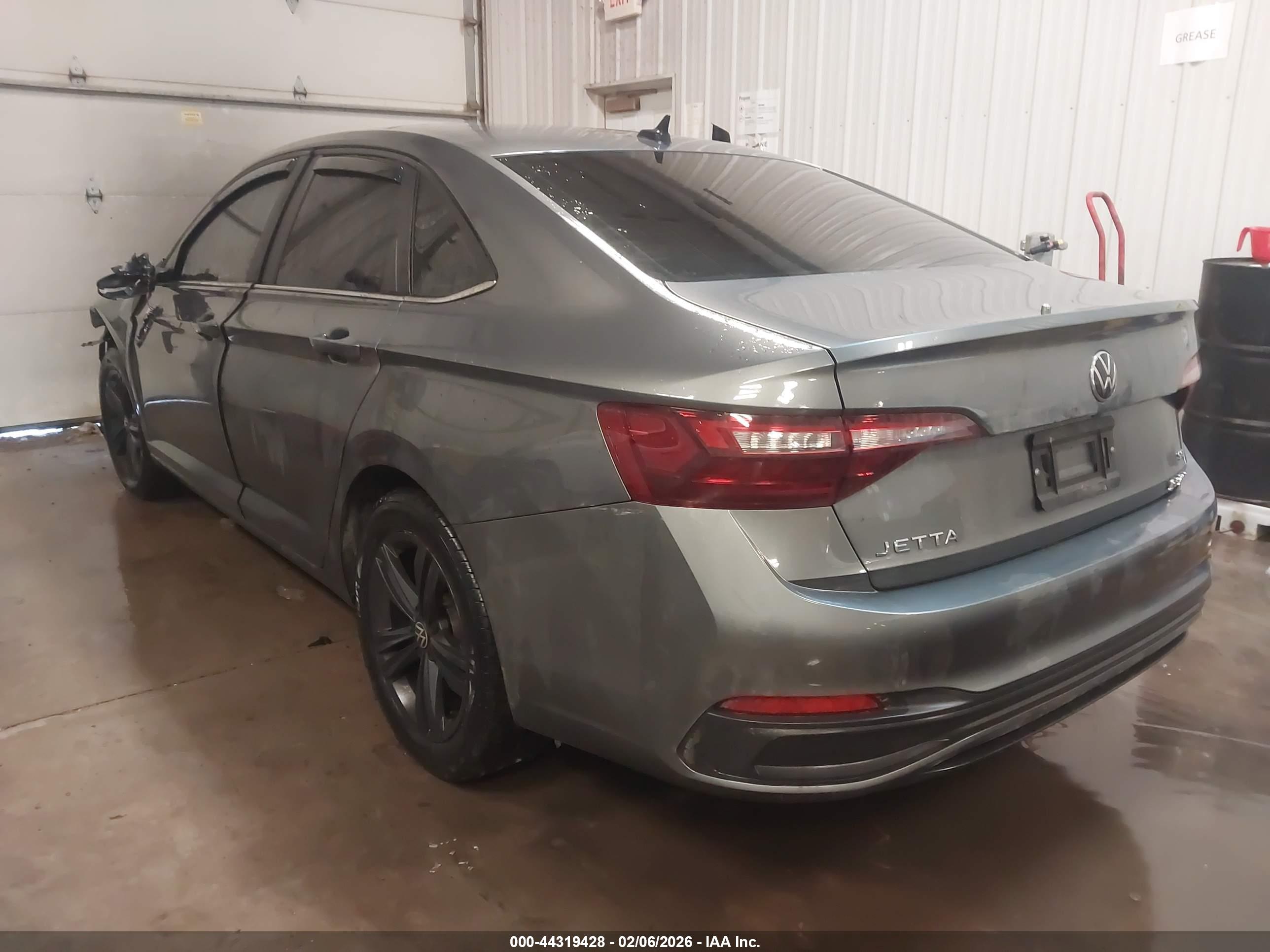 VOLKSWAGEN JETTA image 3